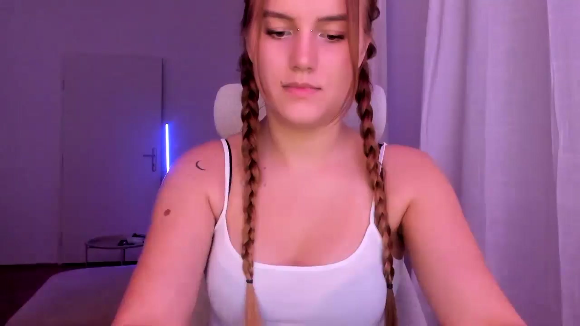 Gallery image thumbnail from Lia_lisia's myfreecams stream on, 01/22/2026, 20:36 image 13 of 20