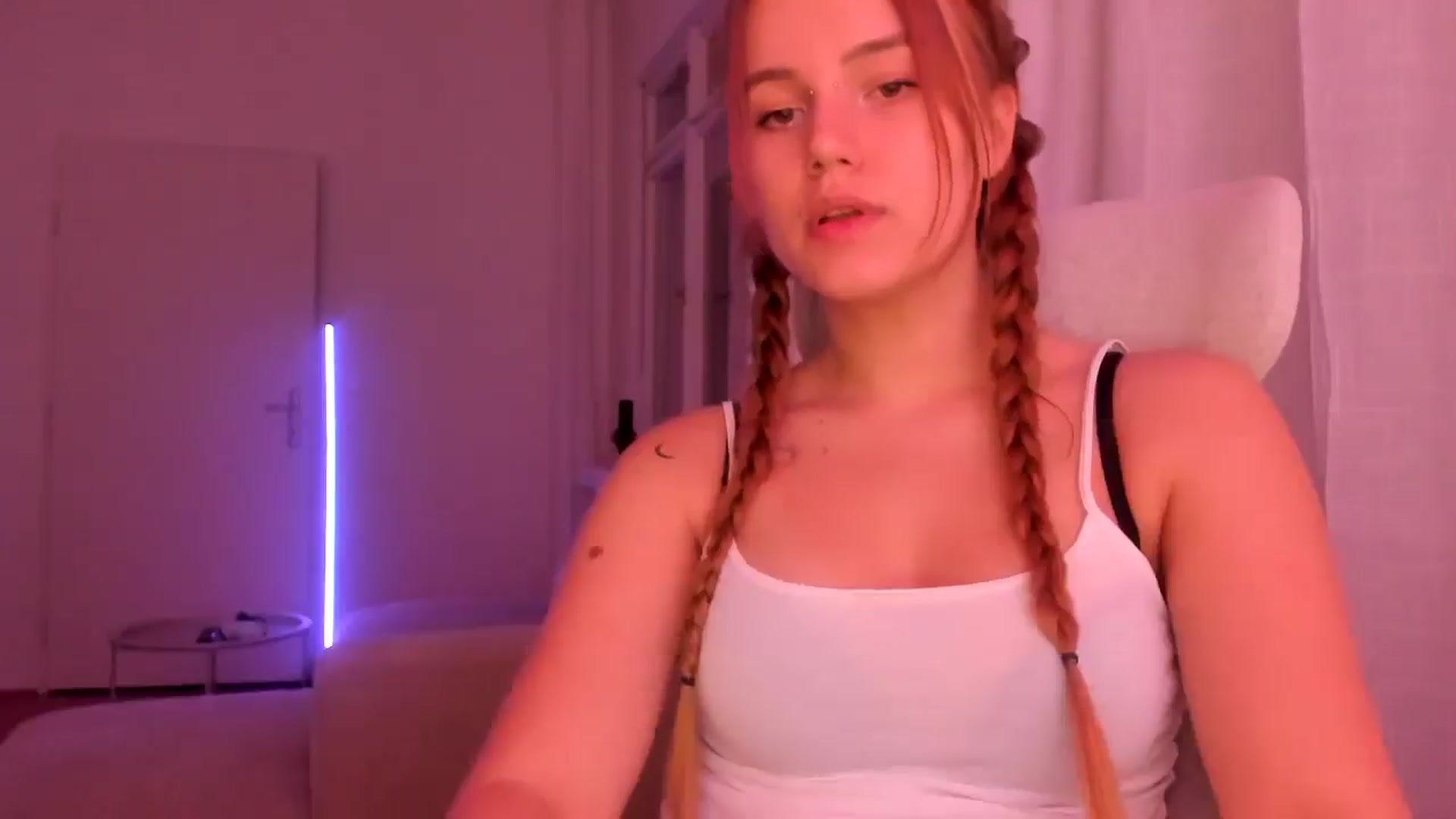 Gallery image thumbnail from Lia_lisia's myfreecams stream on, 01/22/2026, 22:16 image 7 of 20