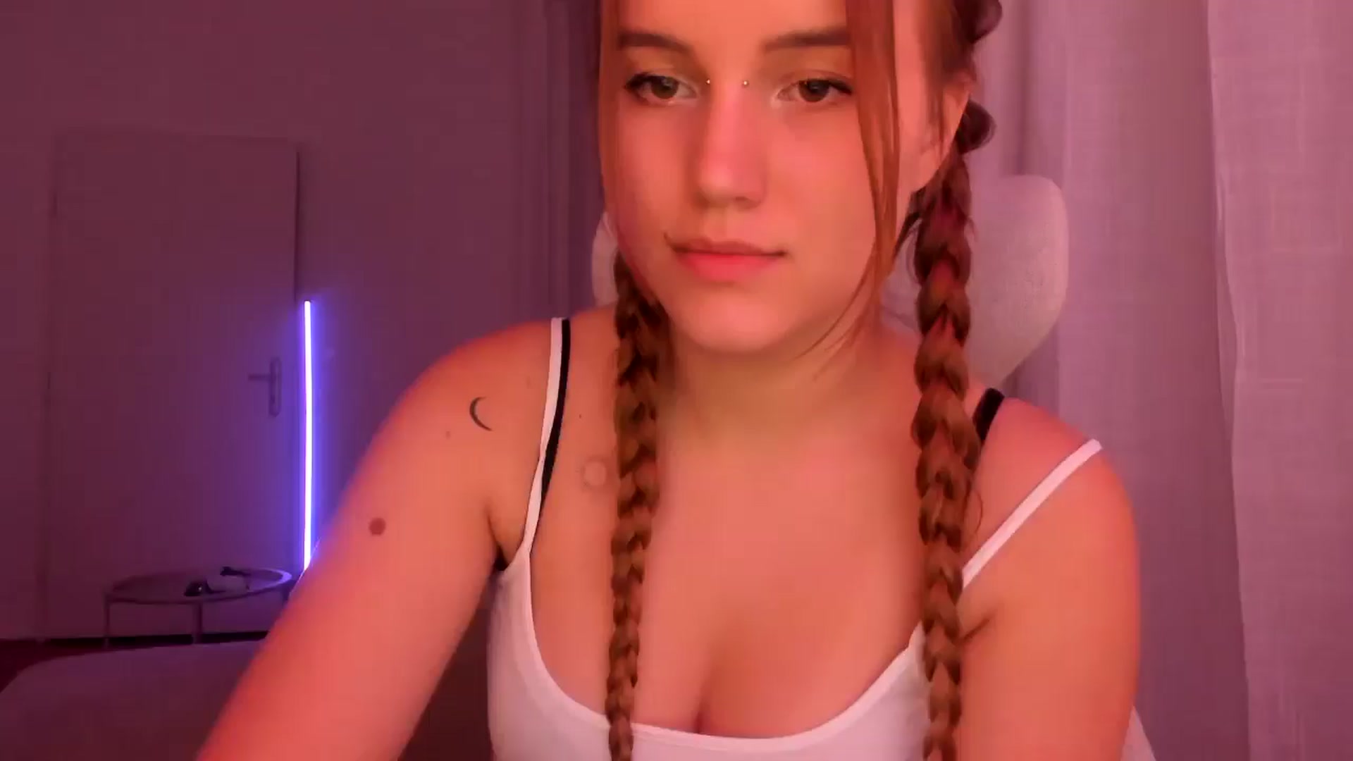 Gallery image thumbnail from Lia_lisia's myfreecams stream on, 01/22/2026, 22:16 image 10 of 20