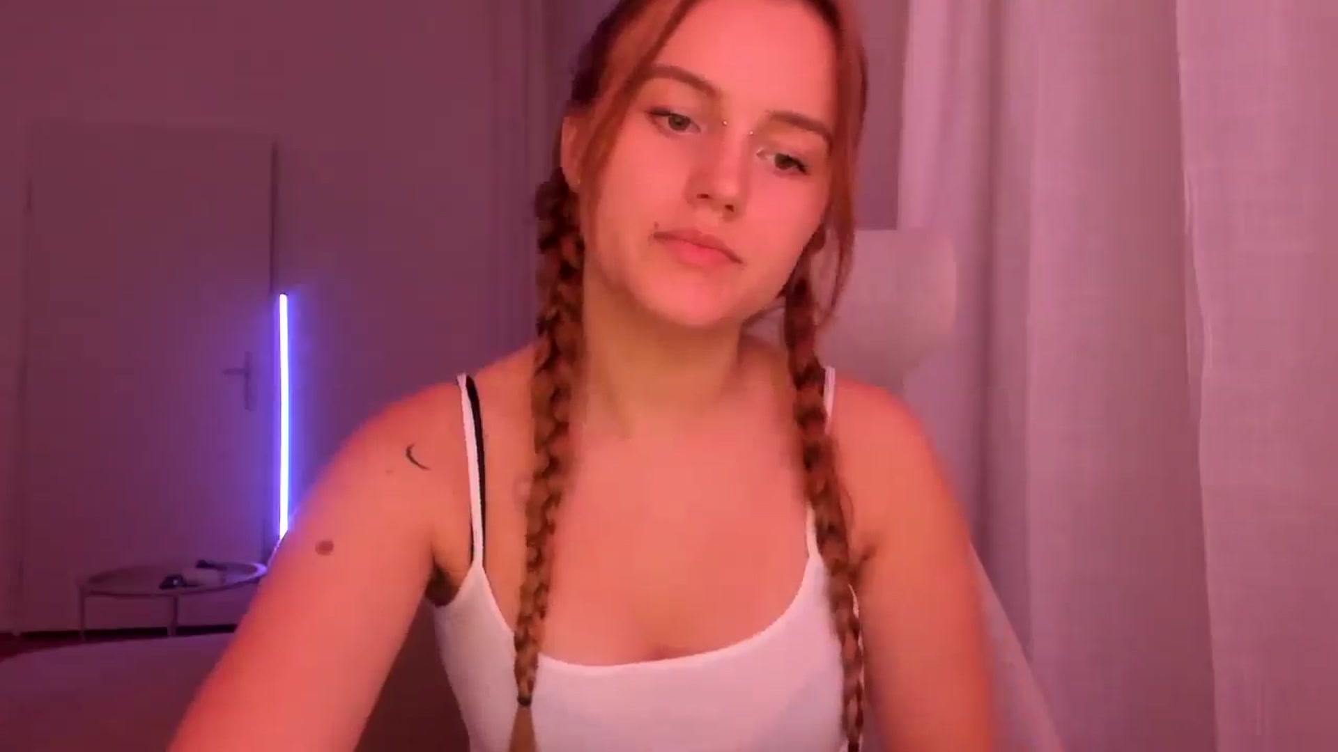 Gallery image thumbnail from Lia_lisia's myfreecams stream on, 01/22/2026, 22:16 image 18 of 20