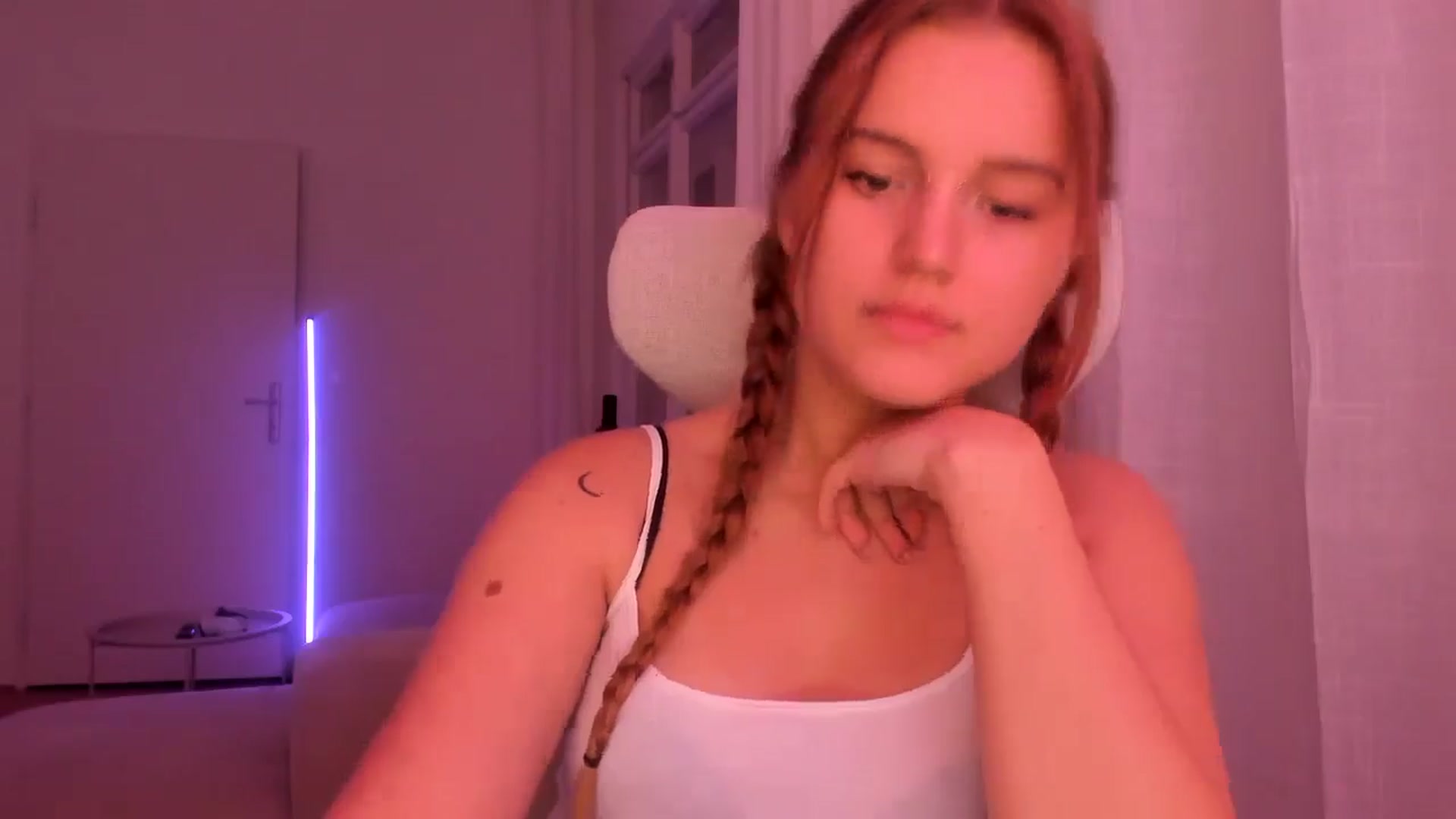 Gallery image thumbnail from Lia_lisia's myfreecams stream on, 01/22/2026, 22:16 image 11 of 20