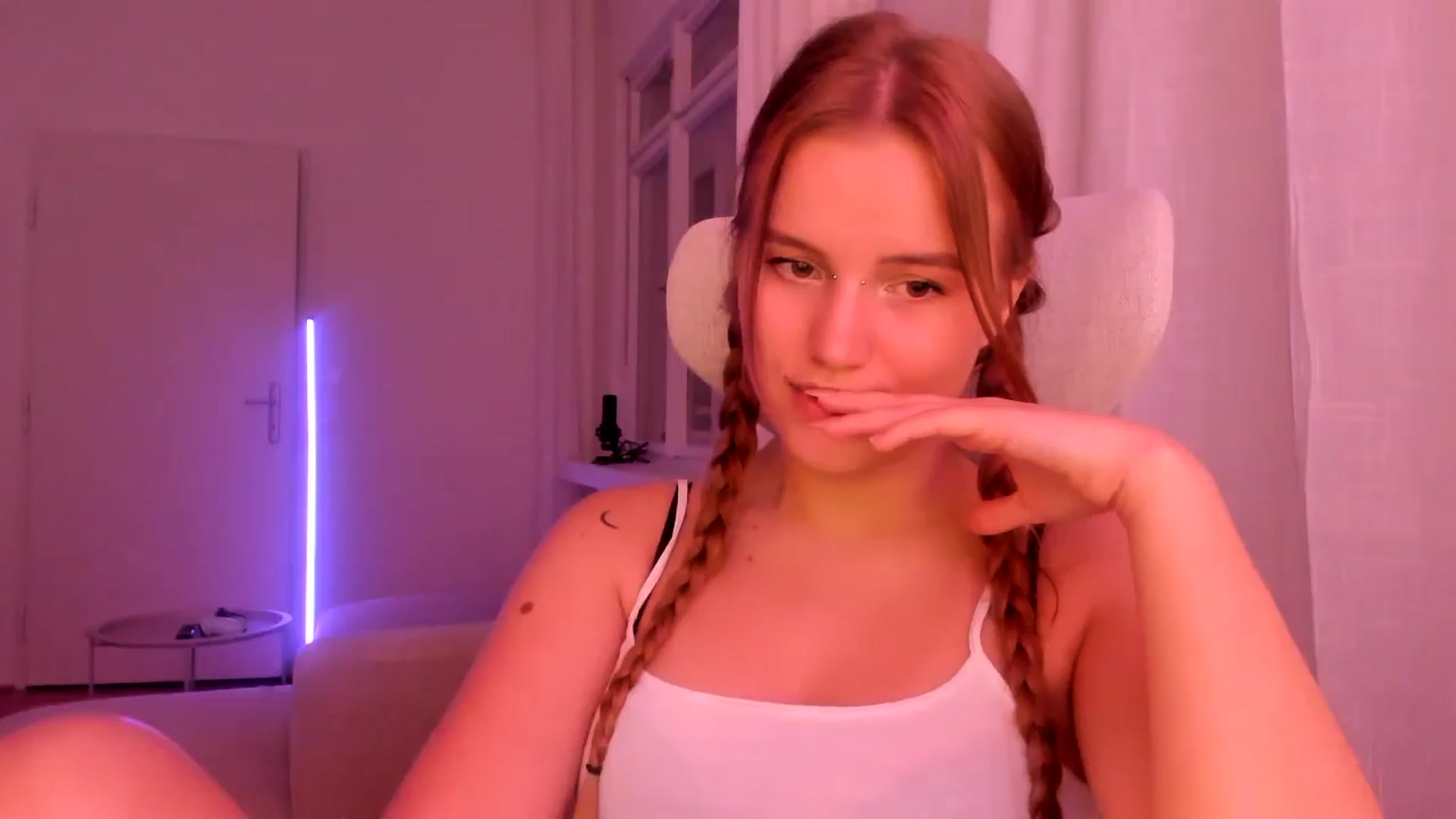 Gallery image thumbnail from Lia_lisia's myfreecams stream on, 01/22/2026, 22:16 image 13 of 20