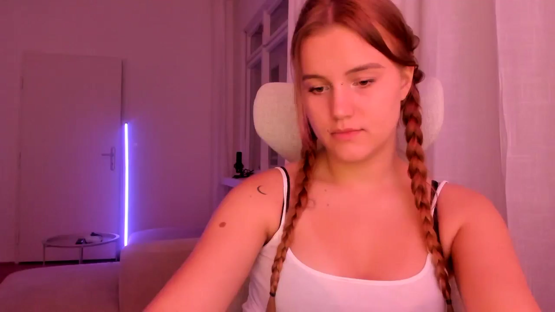 Gallery image thumbnail from Lia_lisia's myfreecams stream on, 01/22/2026, 22:16 image 8 of 20