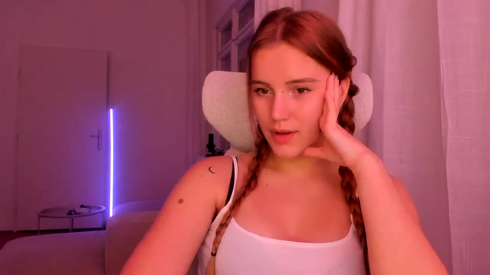 Gallery image thumbnail from Lia_lisia's myfreecams stream on, 01/22/2026, 22:16 image 5 of 20