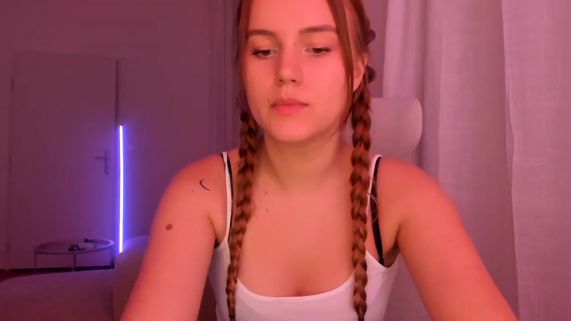Gallery image thumbnail from Lia_lisia's myfreecams stream on, 01/22/2026, 22:16 image 16 of 20