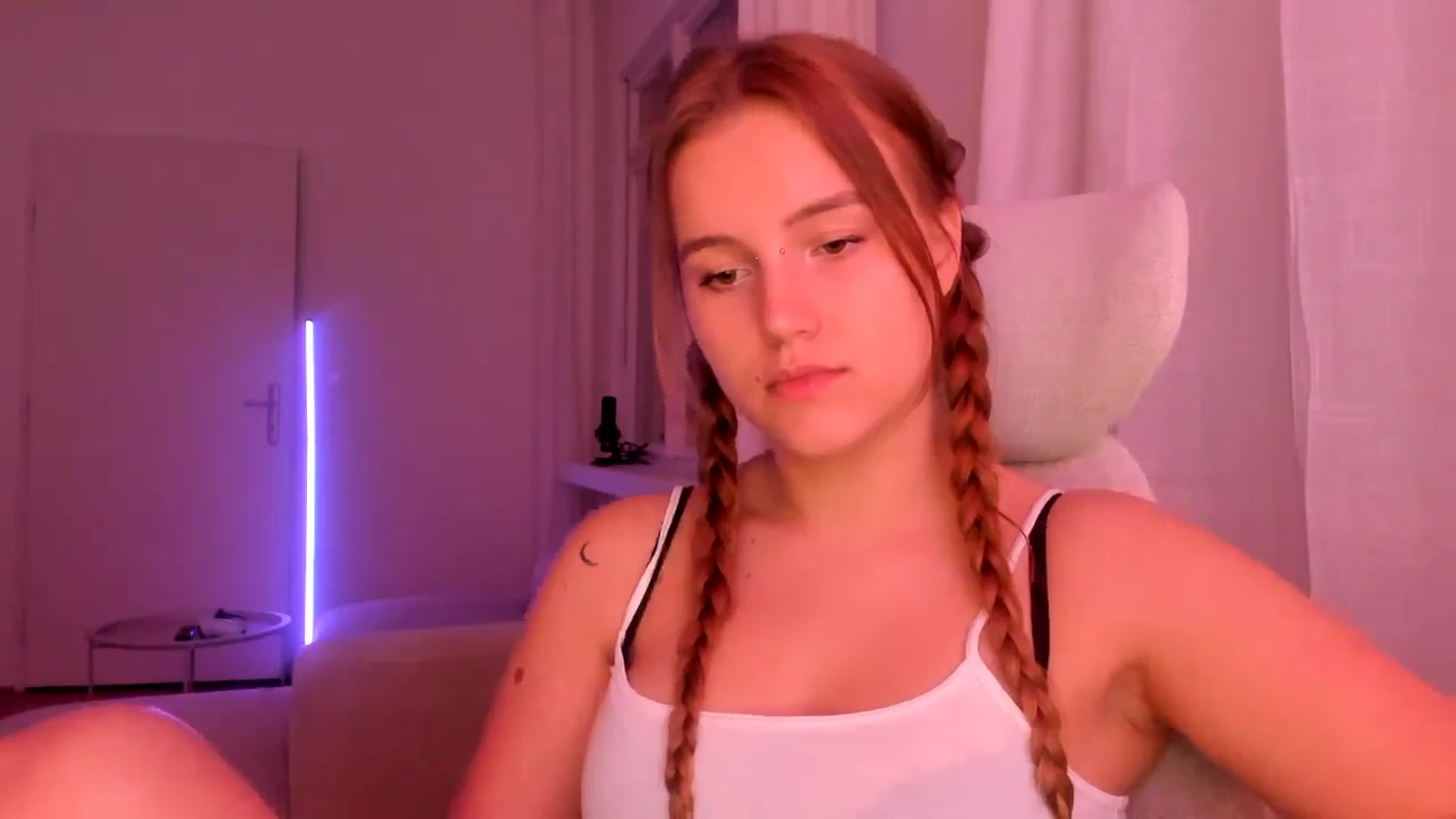 Gallery image thumbnail from Lia_lisia's myfreecams stream on, 01/22/2026, 22:16 image 15 of 20