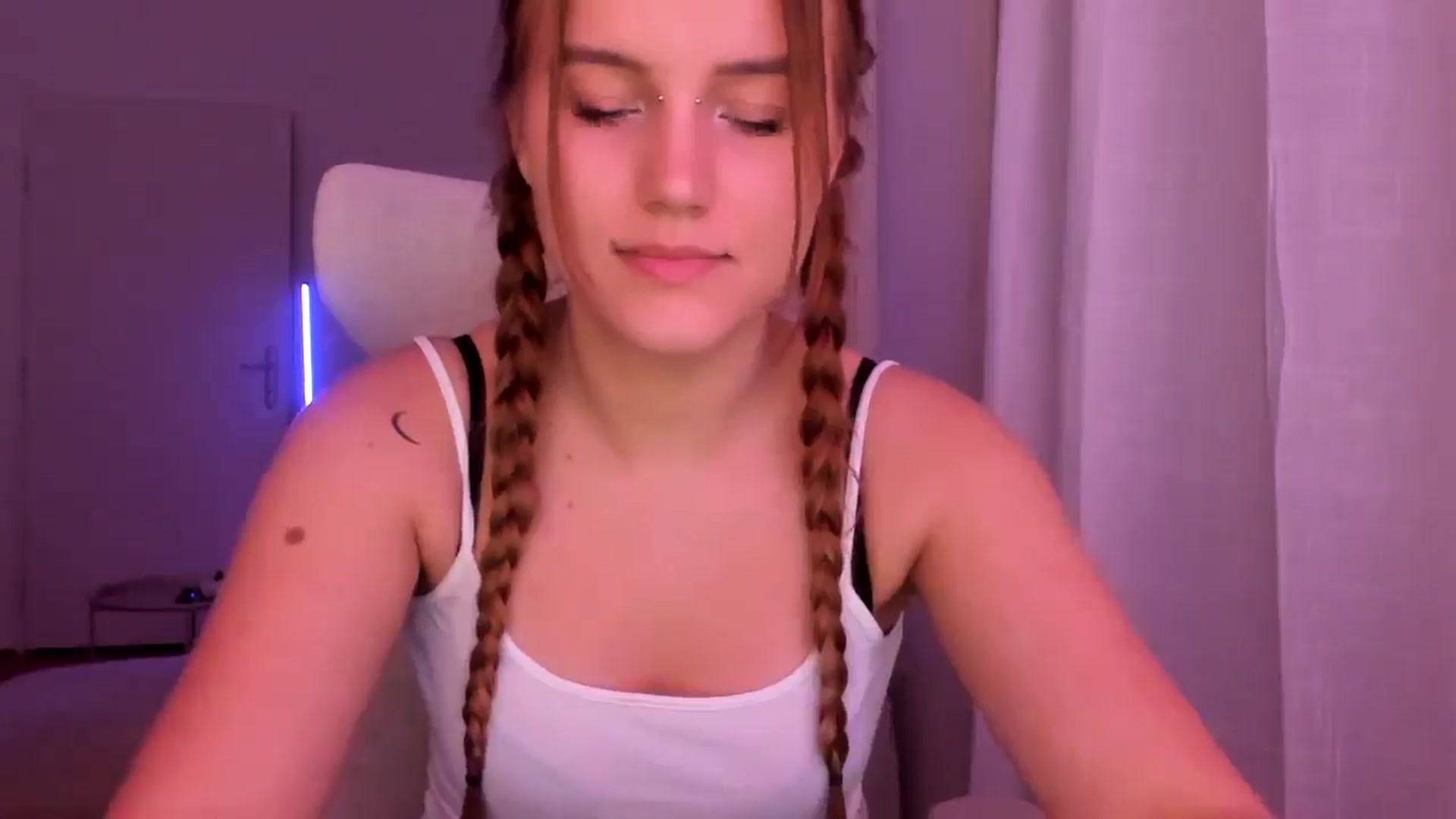 Gallery image thumbnail from Lia_lisia's myfreecams stream on, 01/22/2026, 22:36 image 19 of 20