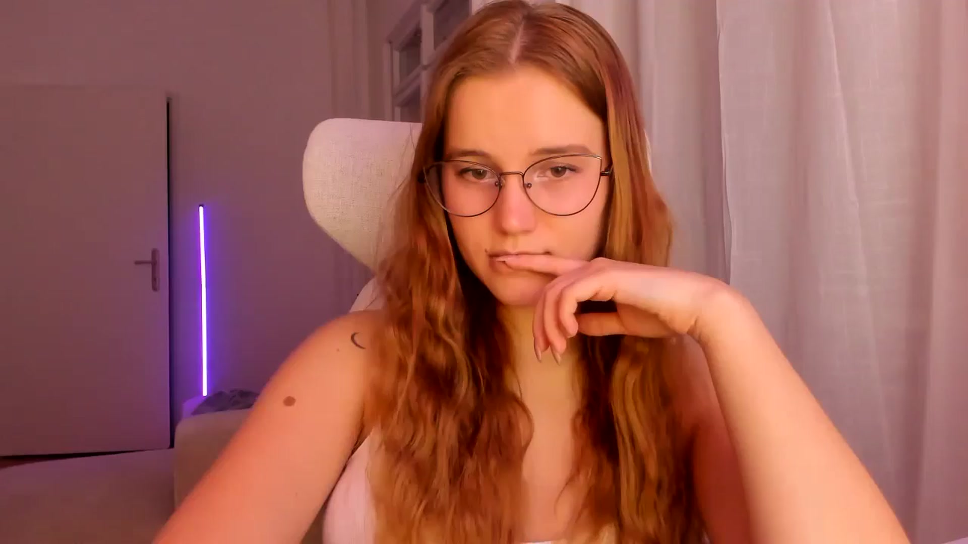 Gallery image thumbnail from Lia_lisia's myfreecams stream on, 01/23/2026, 21:42 image 5 of 20