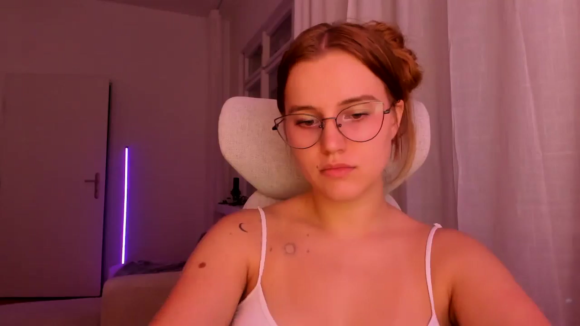 Gallery image thumbnail from Lia_lisia's myfreecams stream on, 01/23/2026, 22:42 image 6 of 20