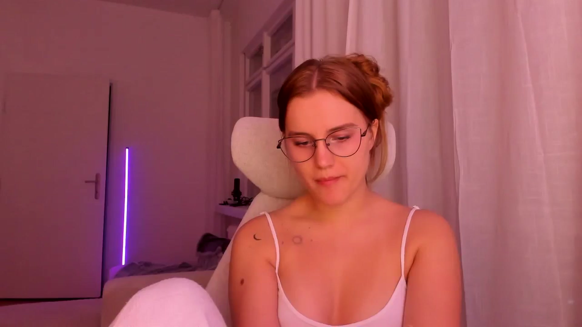 Gallery image thumbnail from Lia_lisia's myfreecams stream on, 01/23/2026, 22:42 image 8 of 20