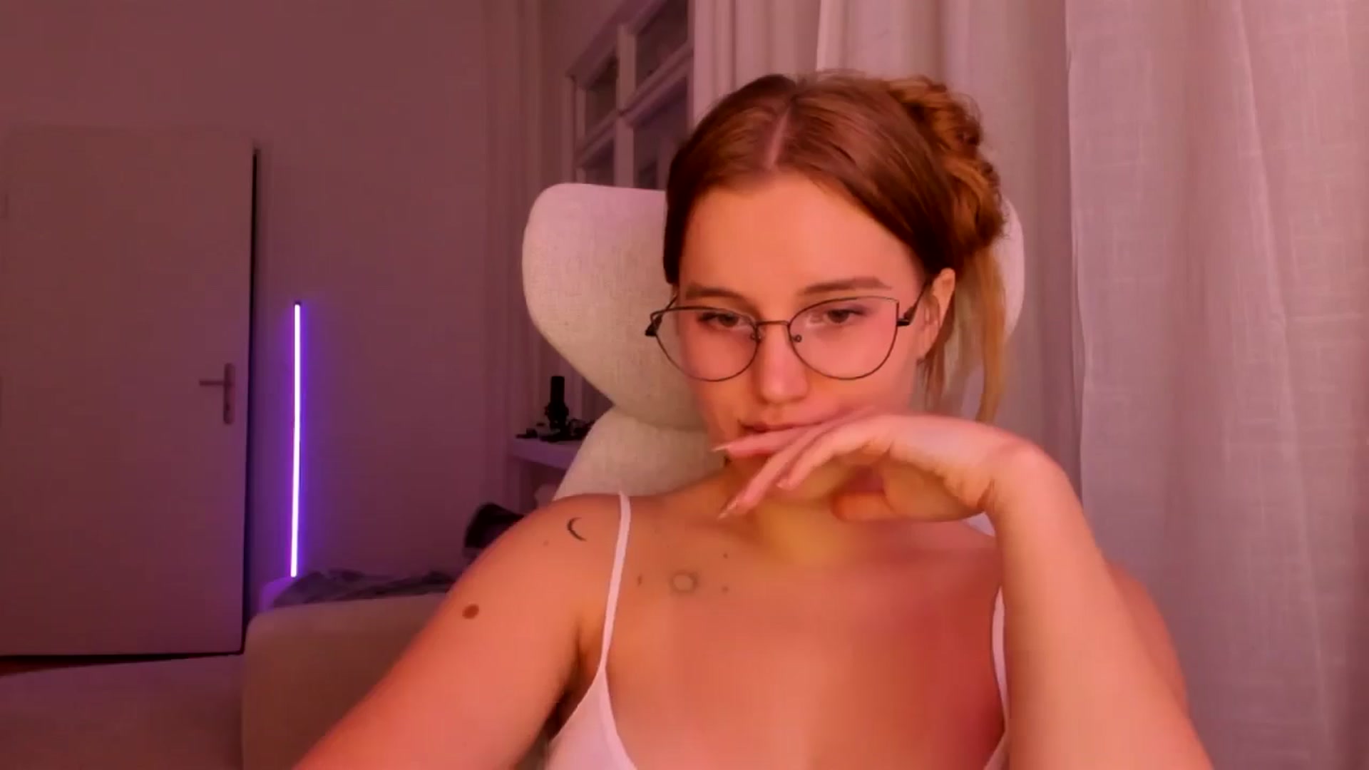 Gallery image thumbnail from Lia_lisia's myfreecams stream on, 01/23/2026, 22:42 image 13 of 20