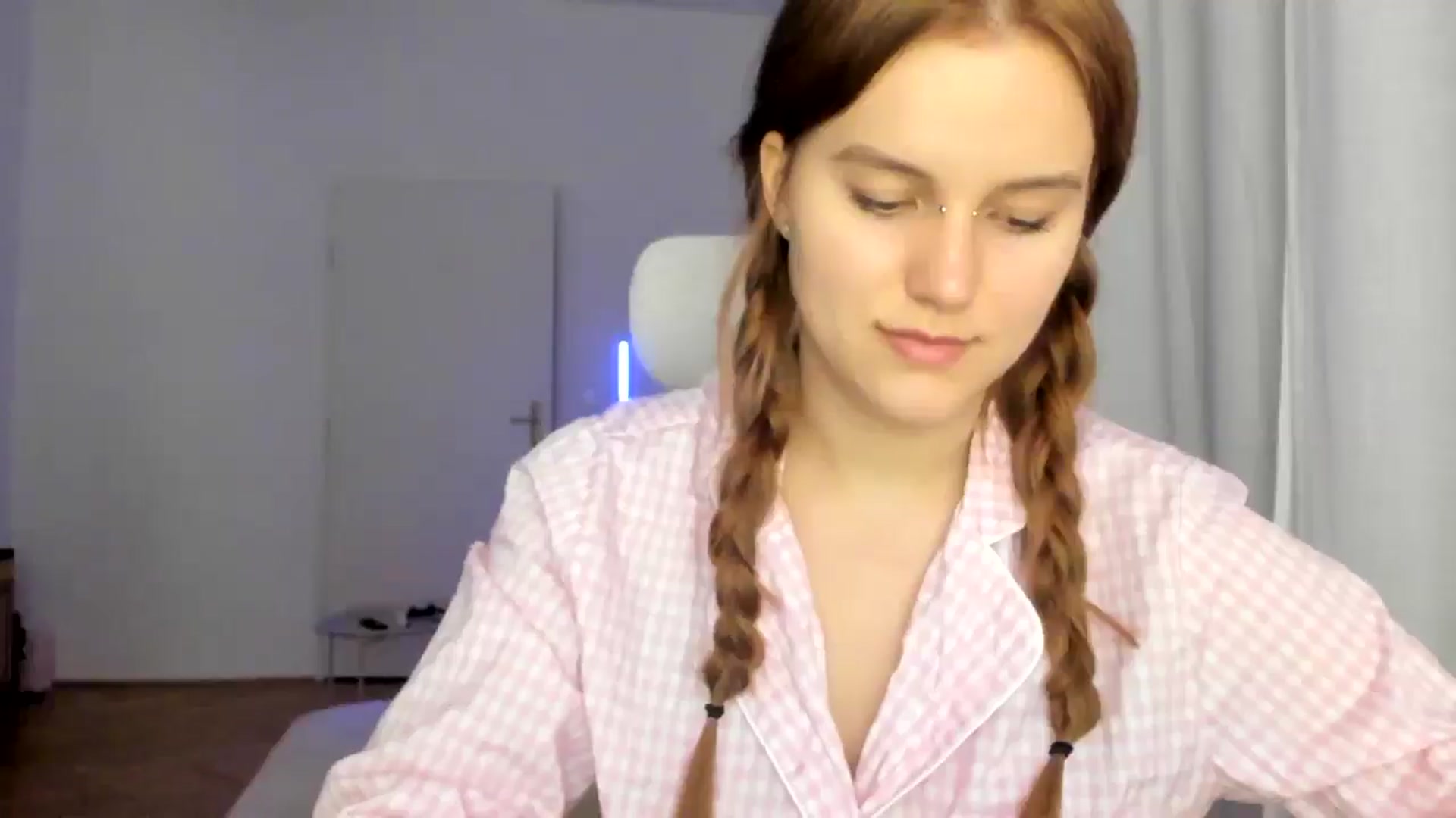 Gallery image thumbnail from Lia_lisia's myfreecams stream on, 02/04/2026, 19:34 image 18 of 20