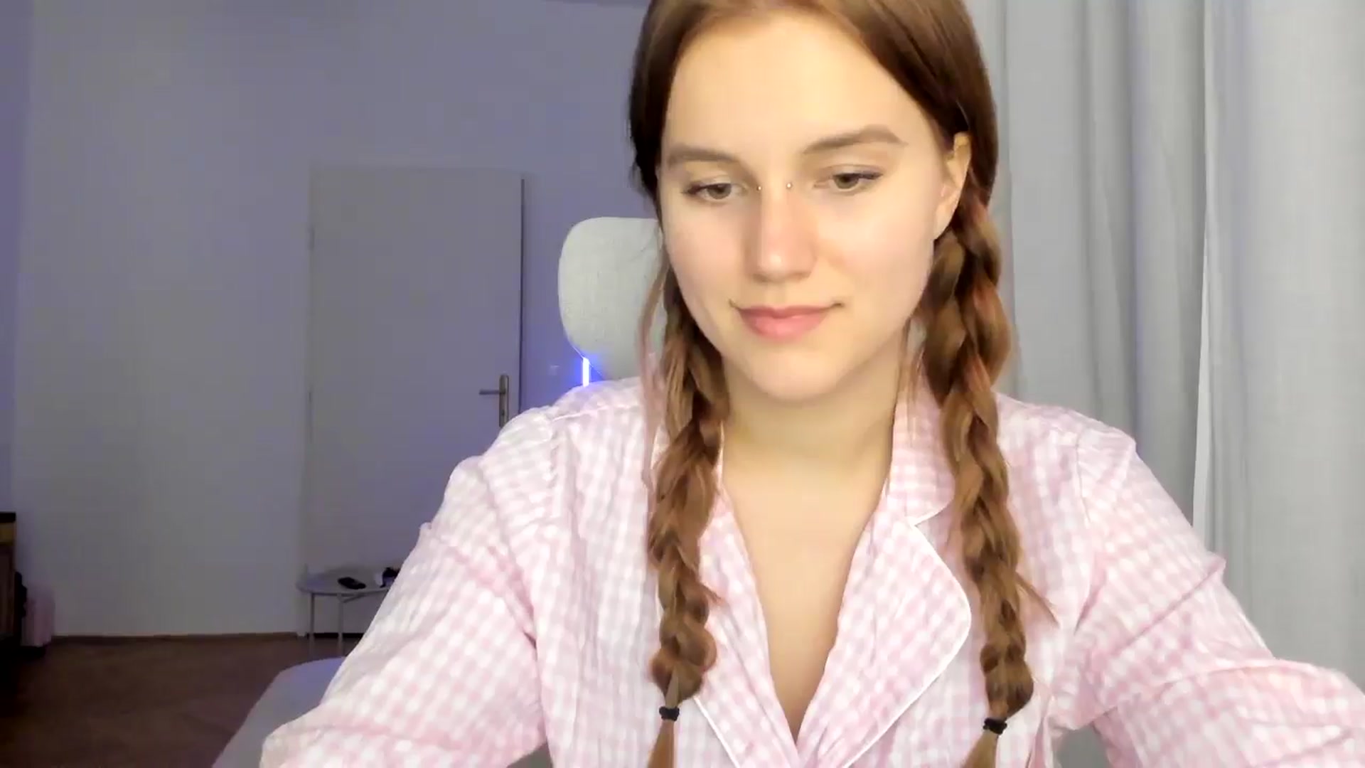 Gallery image thumbnail from Lia_lisia's myfreecams stream on, 02/04/2026, 19:34 image 19 of 20