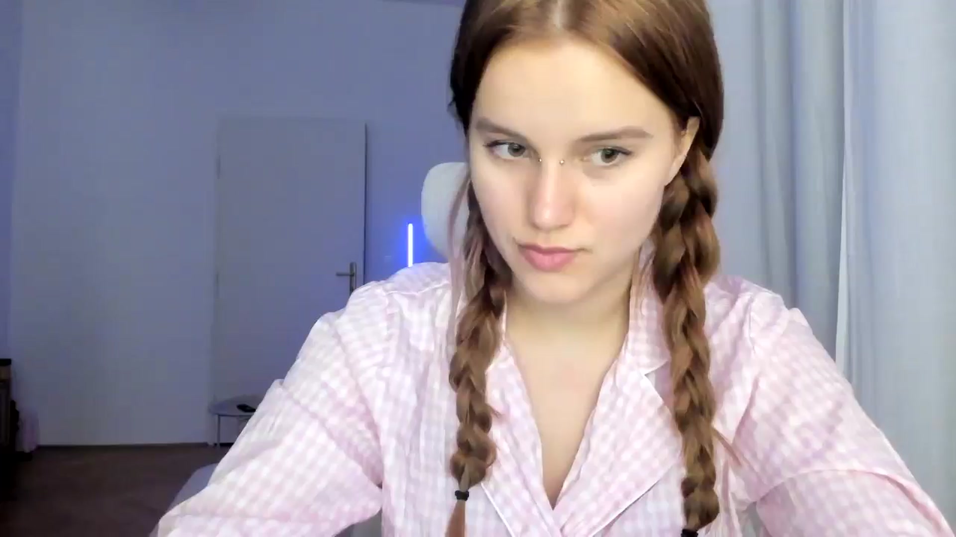 Gallery image thumbnail from Lia_lisia's myfreecams stream on, 02/04/2026, 19:34 image 16 of 20