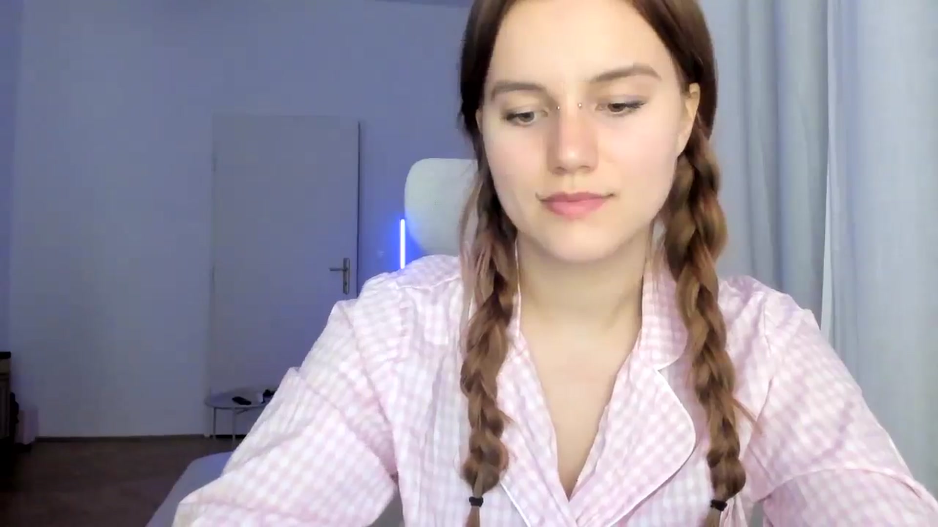 Gallery image thumbnail from Lia_lisia's myfreecams stream on, 02/04/2026, 19:34 image 17 of 20