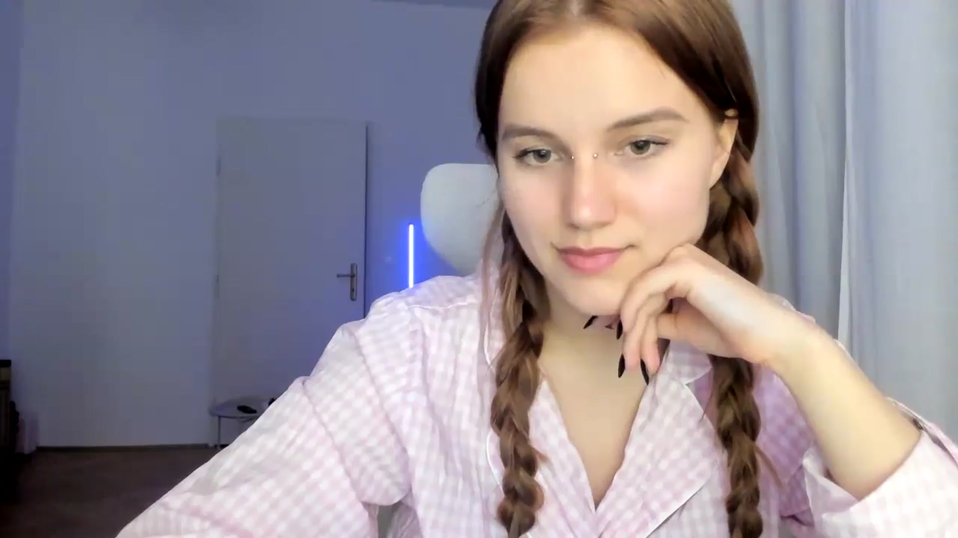 Gallery image thumbnail from Lia_lisia's myfreecams stream on, 02/04/2026, 19:34 image 10 of 20