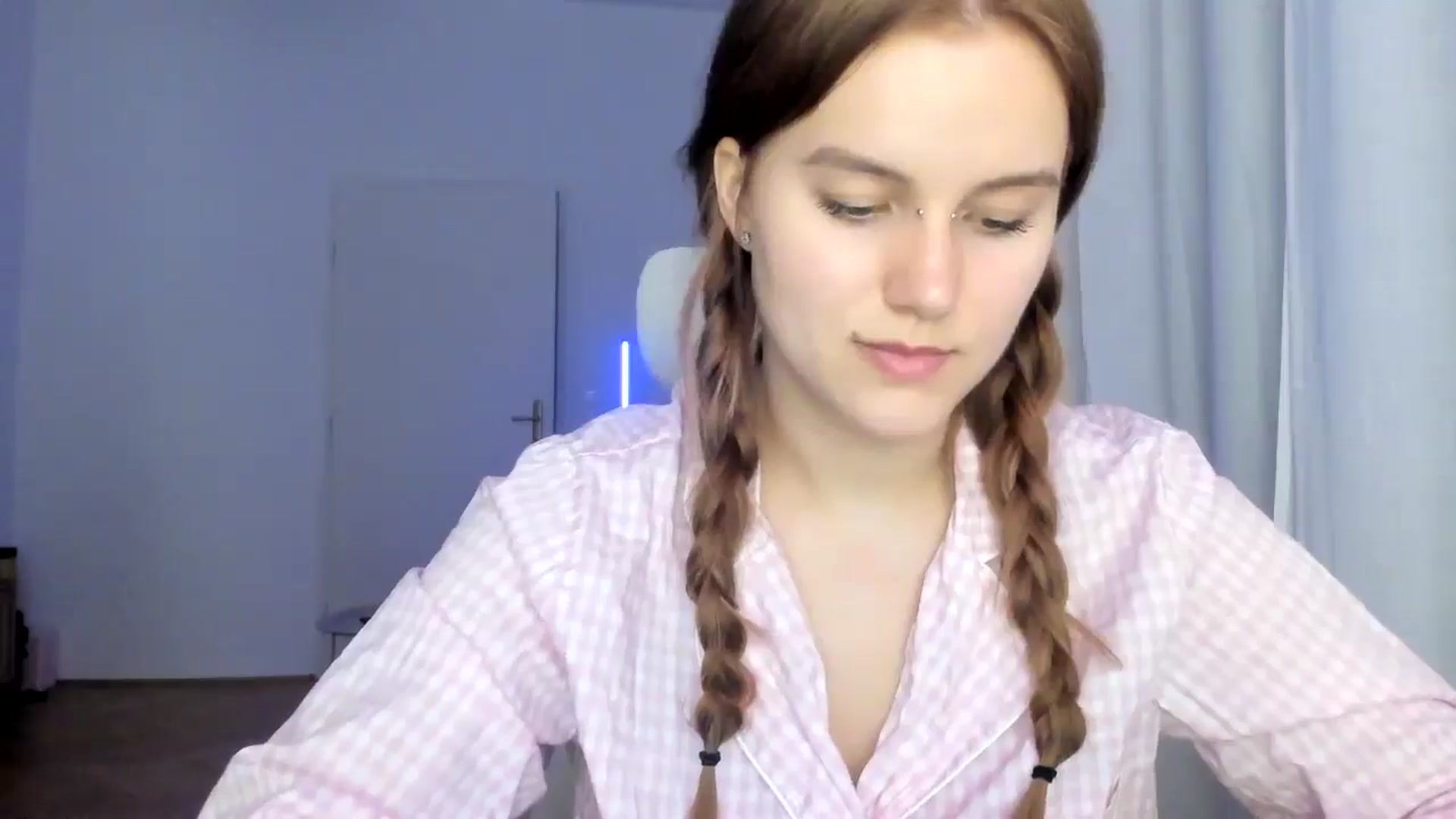 Gallery image thumbnail from Lia_lisia's myfreecams stream on, 02/04/2026, 19:34 image 15 of 20