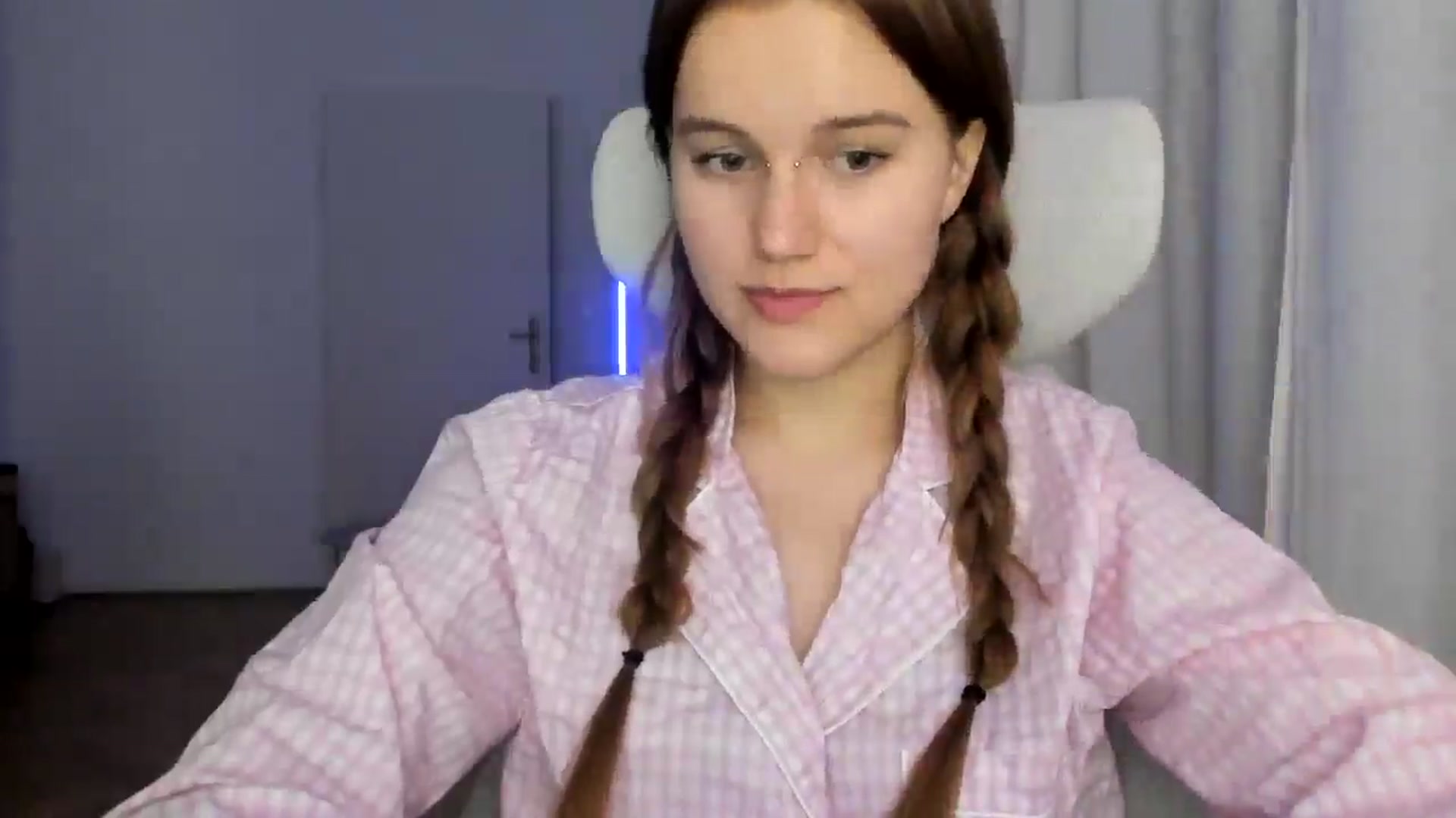 Gallery image thumbnail from Lia_lisia's myfreecams stream on, 02/04/2026, 19:34 image 4 of 20