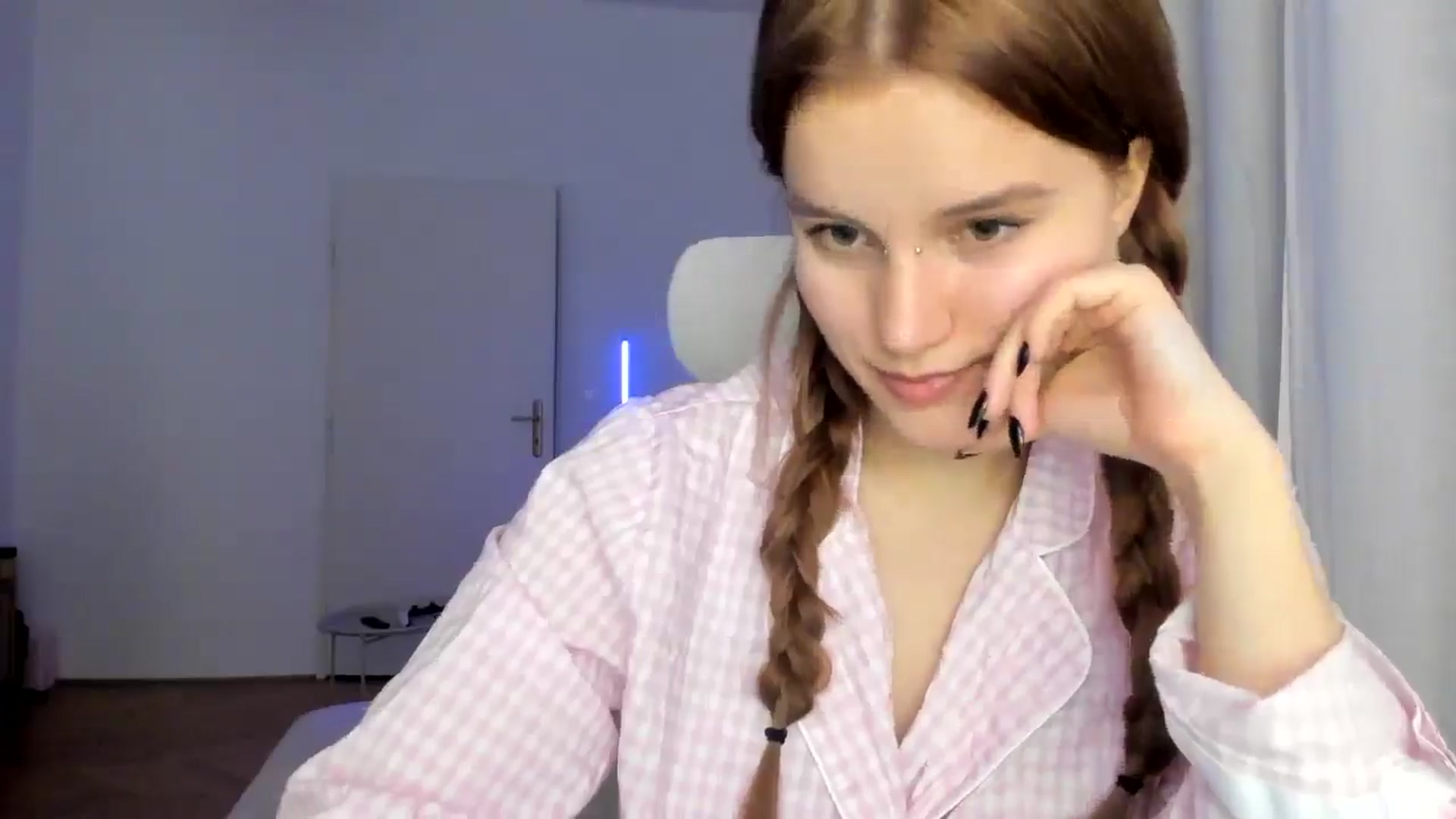 Gallery image thumbnail from Lia_lisia's myfreecams stream on, 02/04/2026, 19:34 image 20 of 20