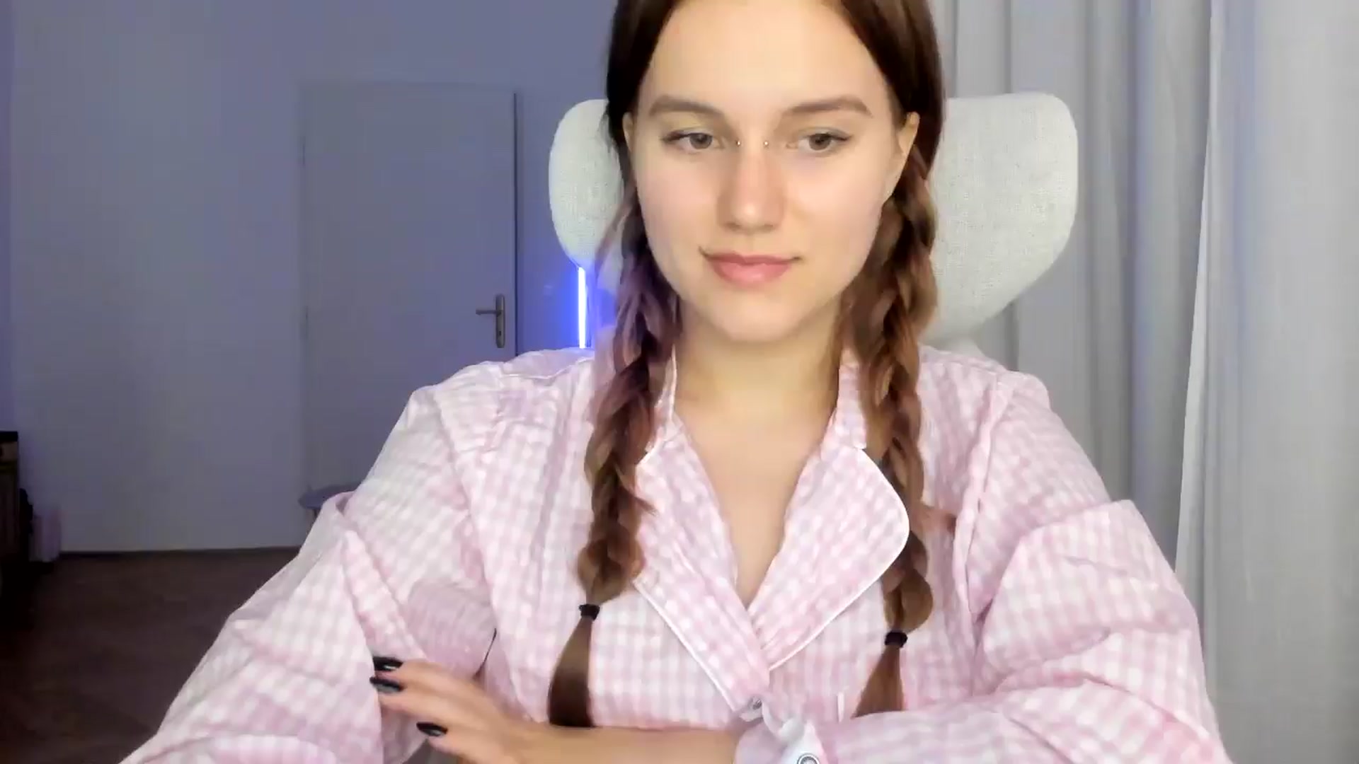 Gallery image thumbnail from Lia_lisia's myfreecams stream on, 02/04/2026, 19:34 image 3 of 20