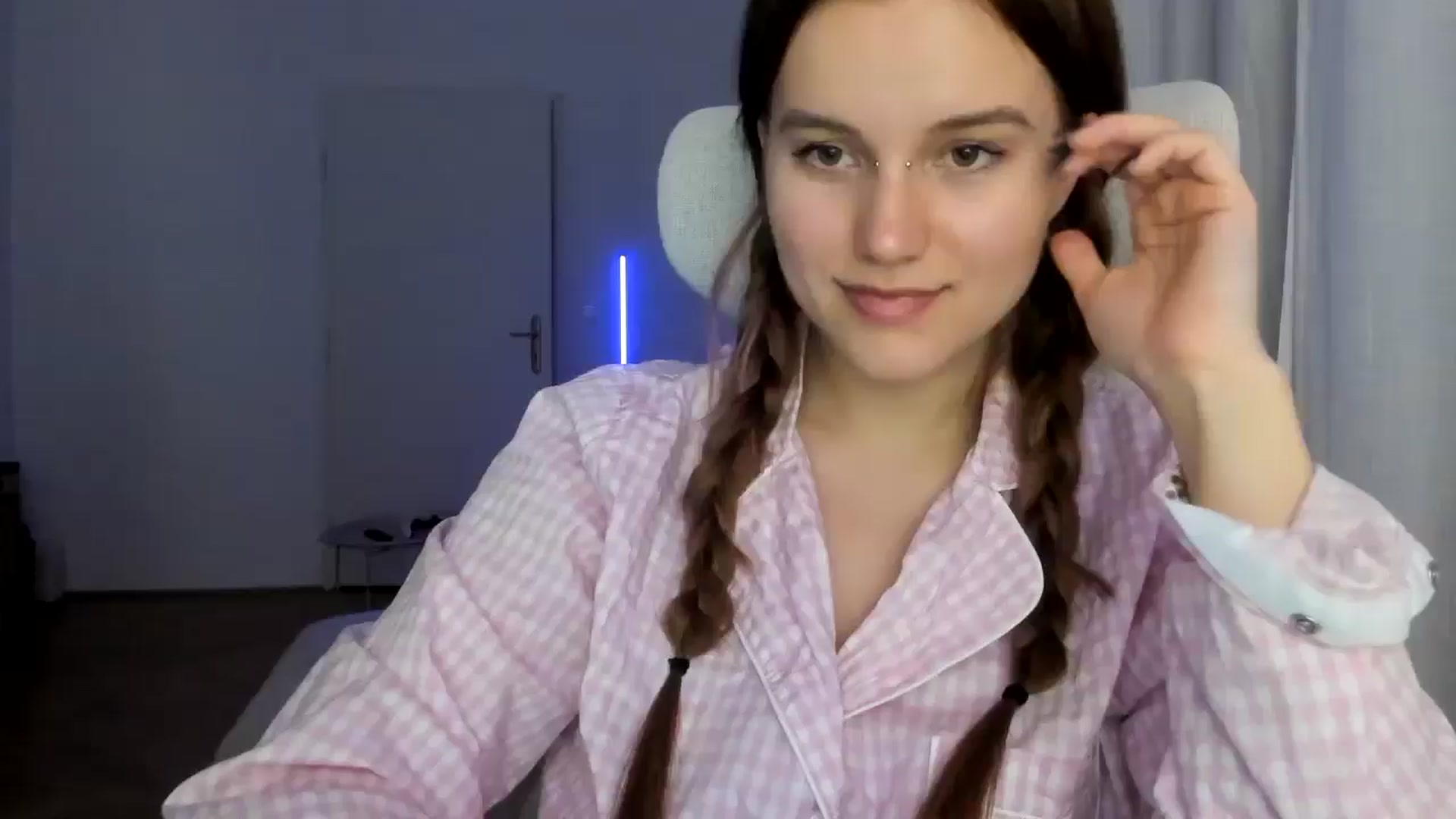 Gallery image thumbnail from Lia_lisia's myfreecams stream on, 02/04/2026, 19:34 image 2 of 20