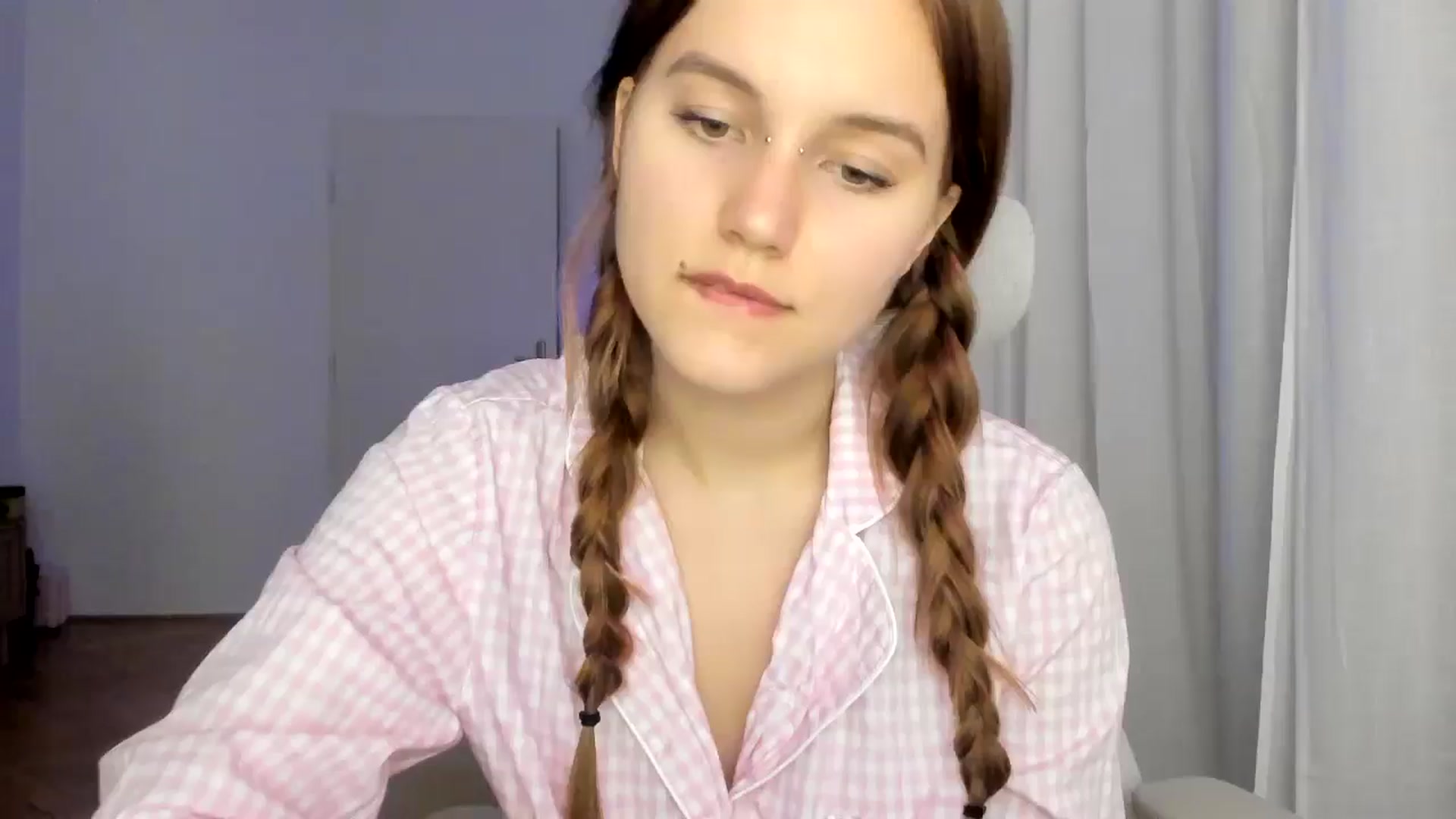 Gallery image thumbnail from Lia_lisia's myfreecams stream on, 02/04/2026, 19:34 image 9 of 20