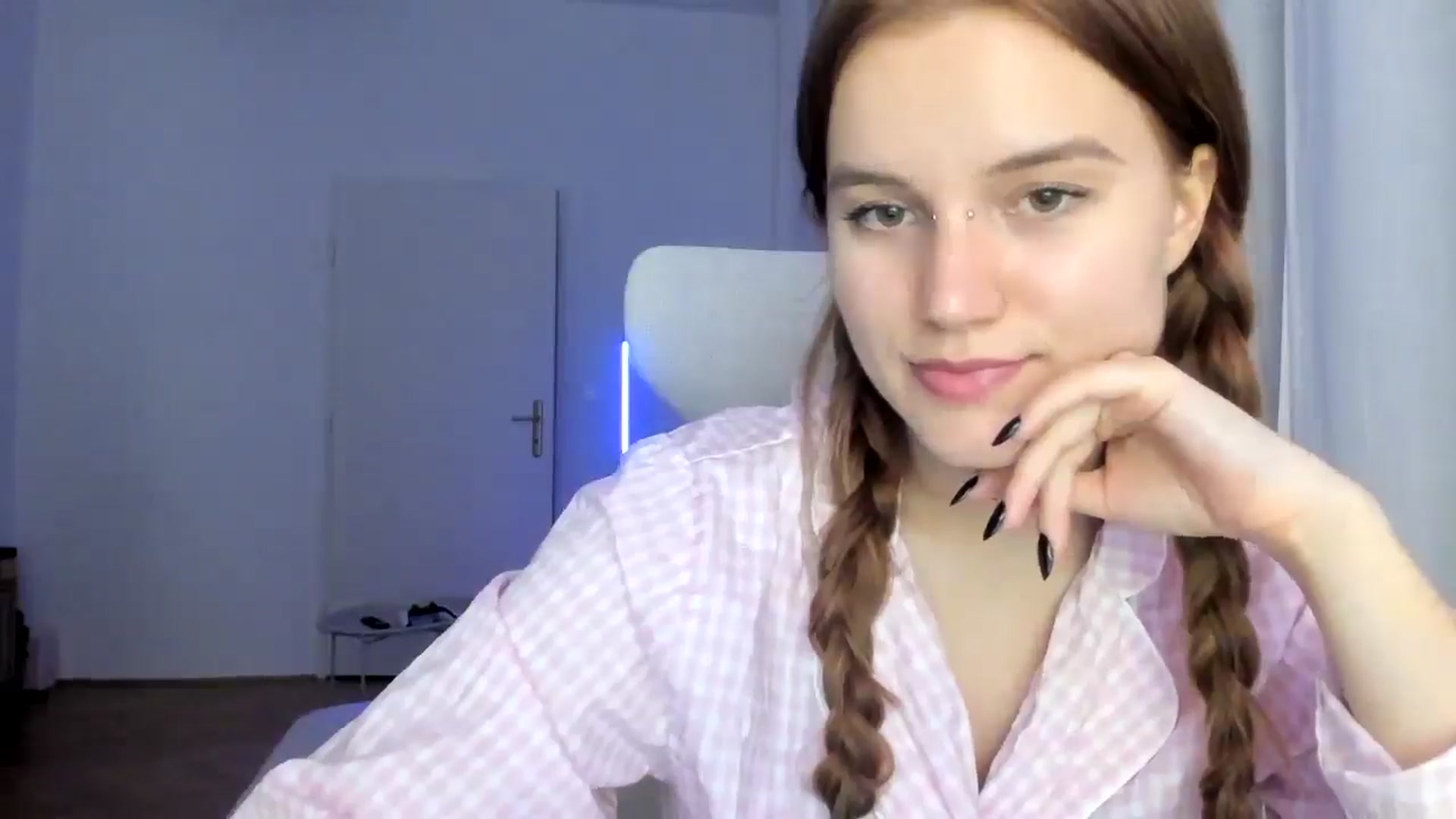 Gallery image thumbnail from Lia_lisia's myfreecams stream on, 02/04/2026, 19:34 image 14 of 20