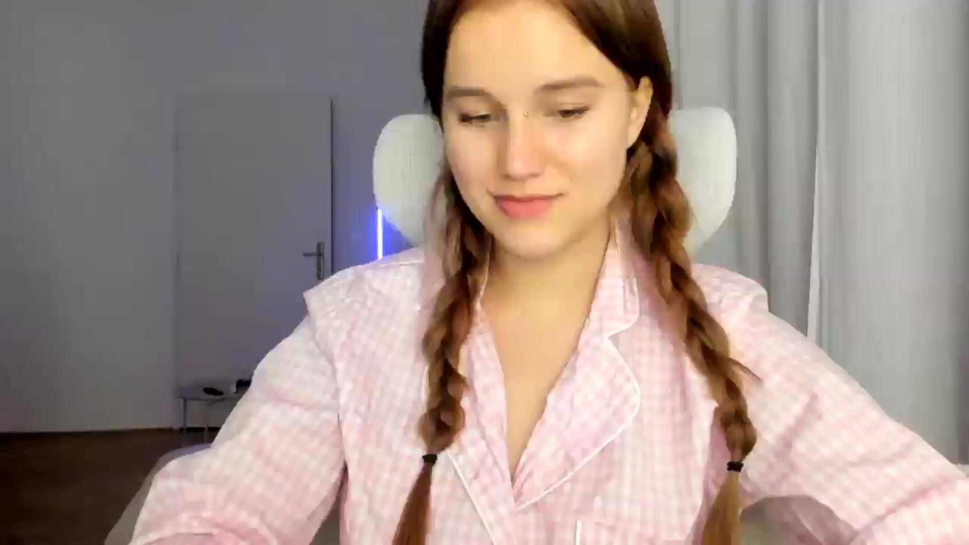 Gallery image thumbnail from Lia_lisia's myfreecams stream on, 02/04/2026, 21:43 image 6 of 20