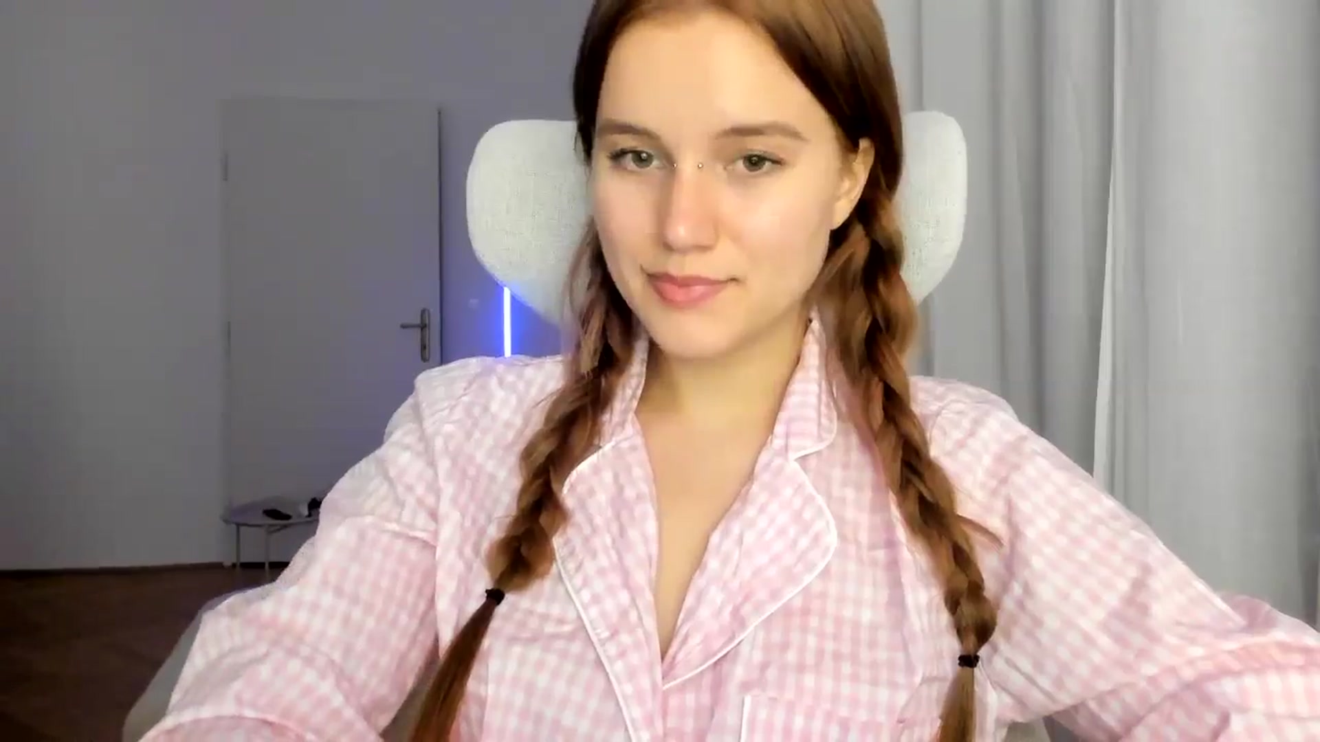 Gallery image thumbnail from Lia_lisia's myfreecams stream on, 02/04/2026, 21:43 image 4 of 20