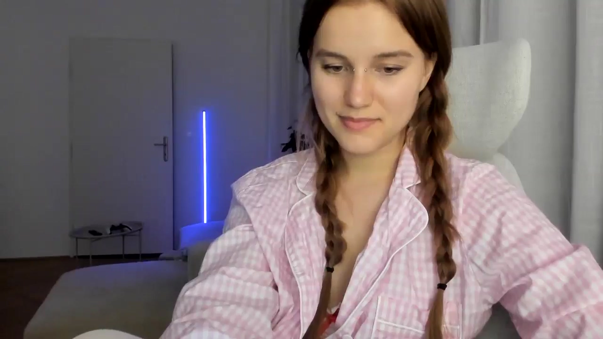 Gallery image thumbnail from Lia_lisia's myfreecams stream on, 02/04/2026, 21:43 image 16 of 20
