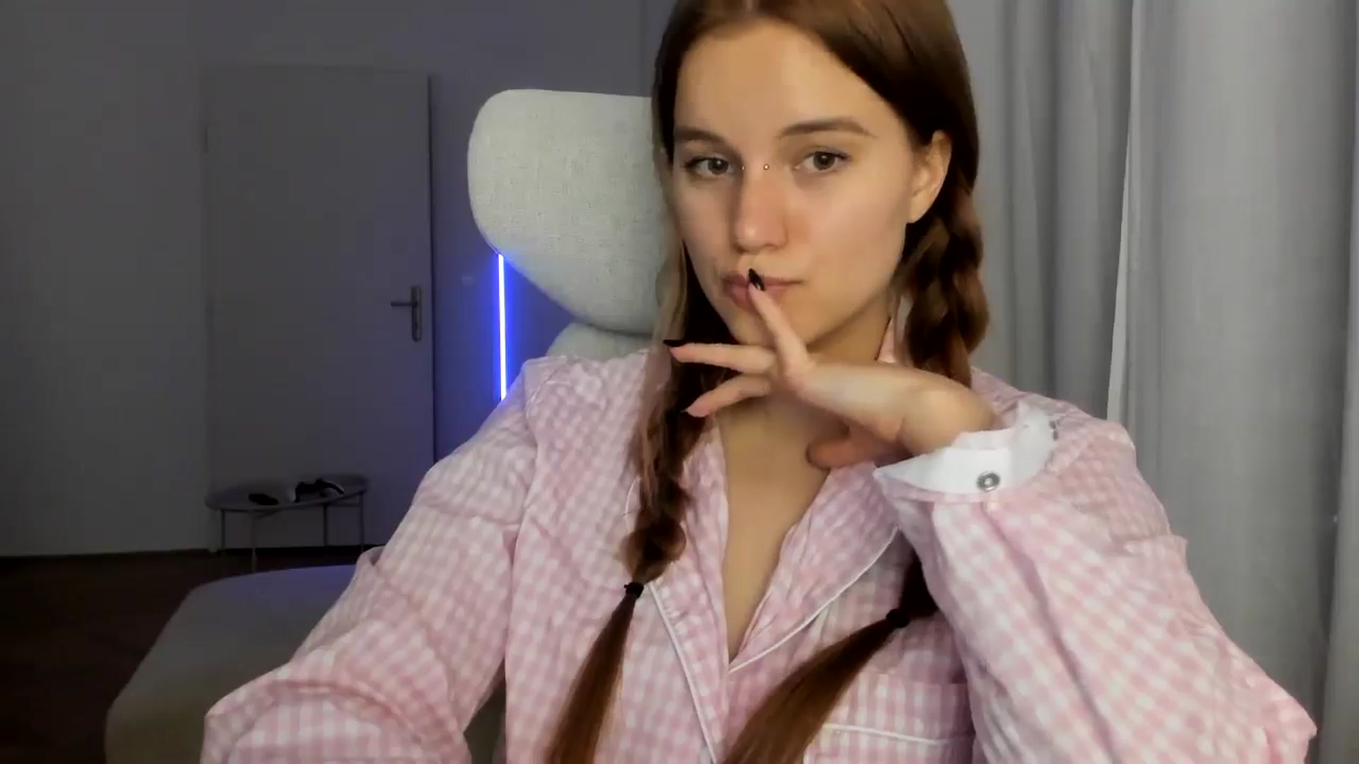 Gallery image thumbnail from Lia_lisia's myfreecams stream on, 02/04/2026, 21:43 image 2 of 20