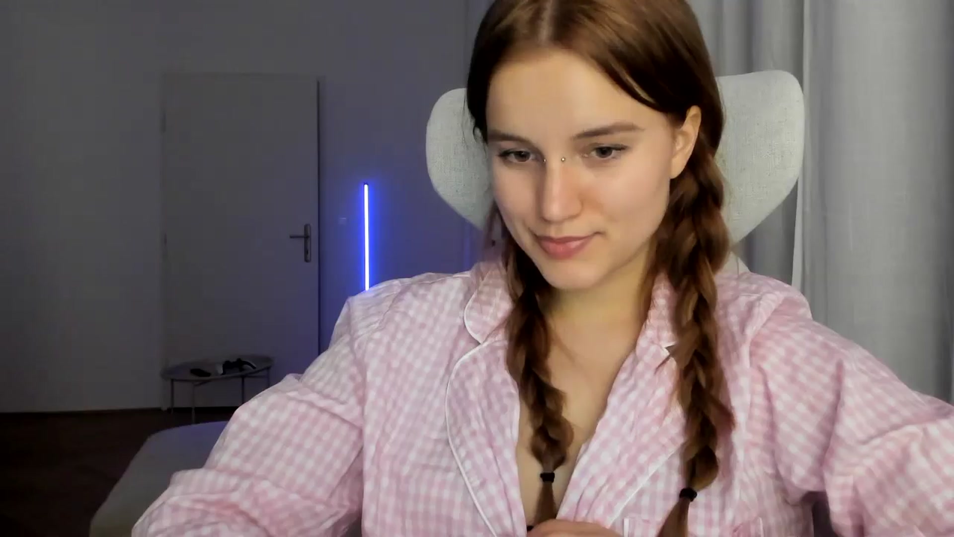 Gallery image thumbnail from Lia_lisia's myfreecams stream on, 02/04/2026, 21:43 image 18 of 20