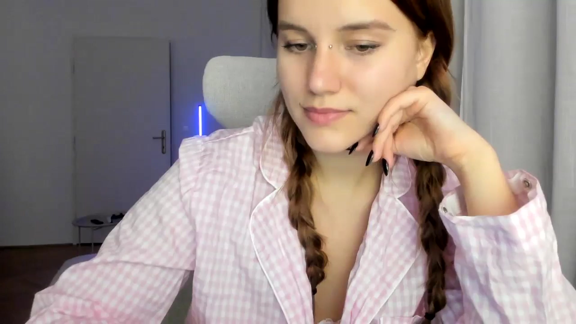 Gallery image thumbnail from Lia_lisia's myfreecams stream on, 02/04/2026, 21:43 image 17 of 20