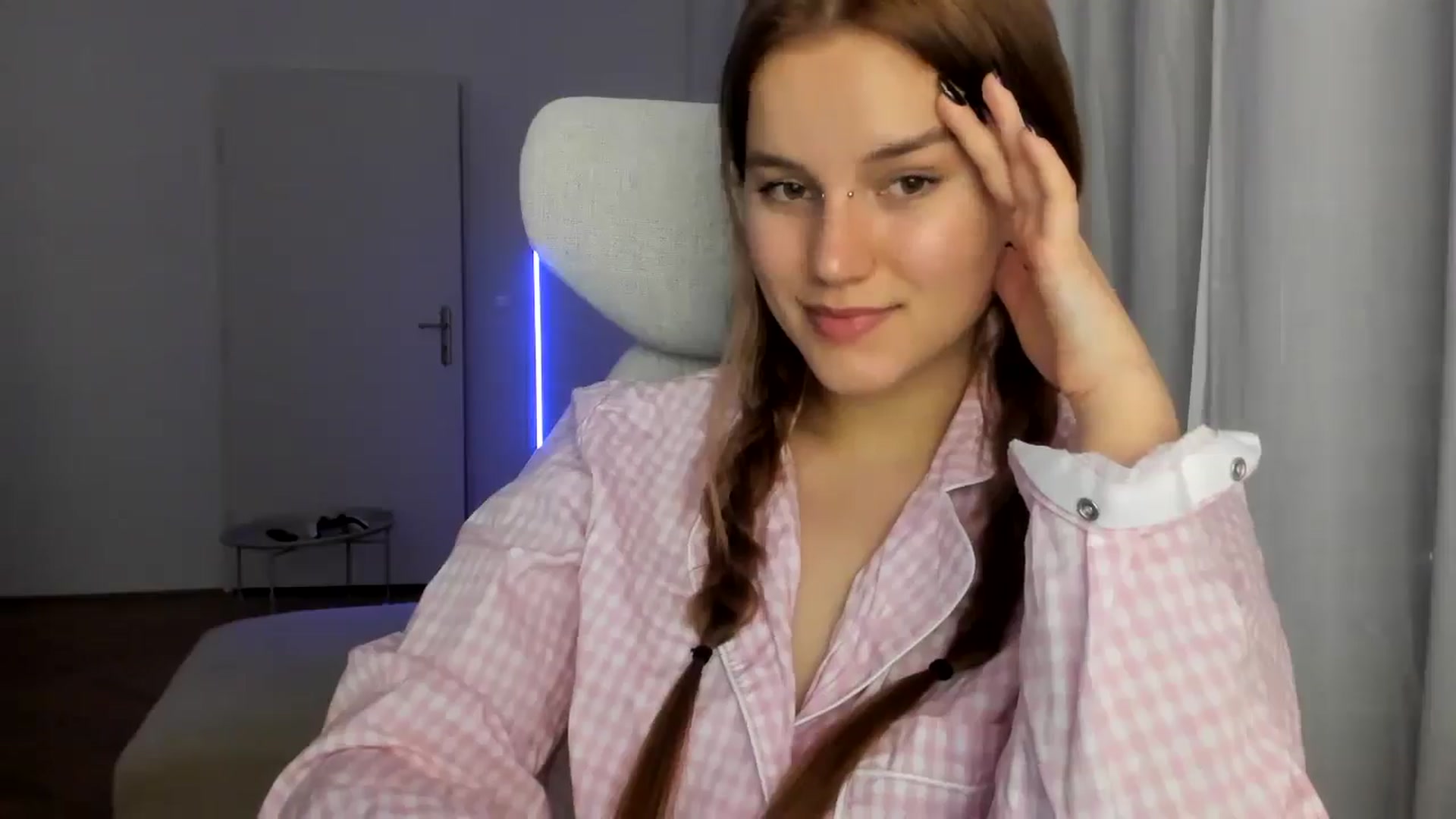 Gallery image thumbnail from Lia_lisia's myfreecams stream on, 02/04/2026, 21:43 image 3 of 20