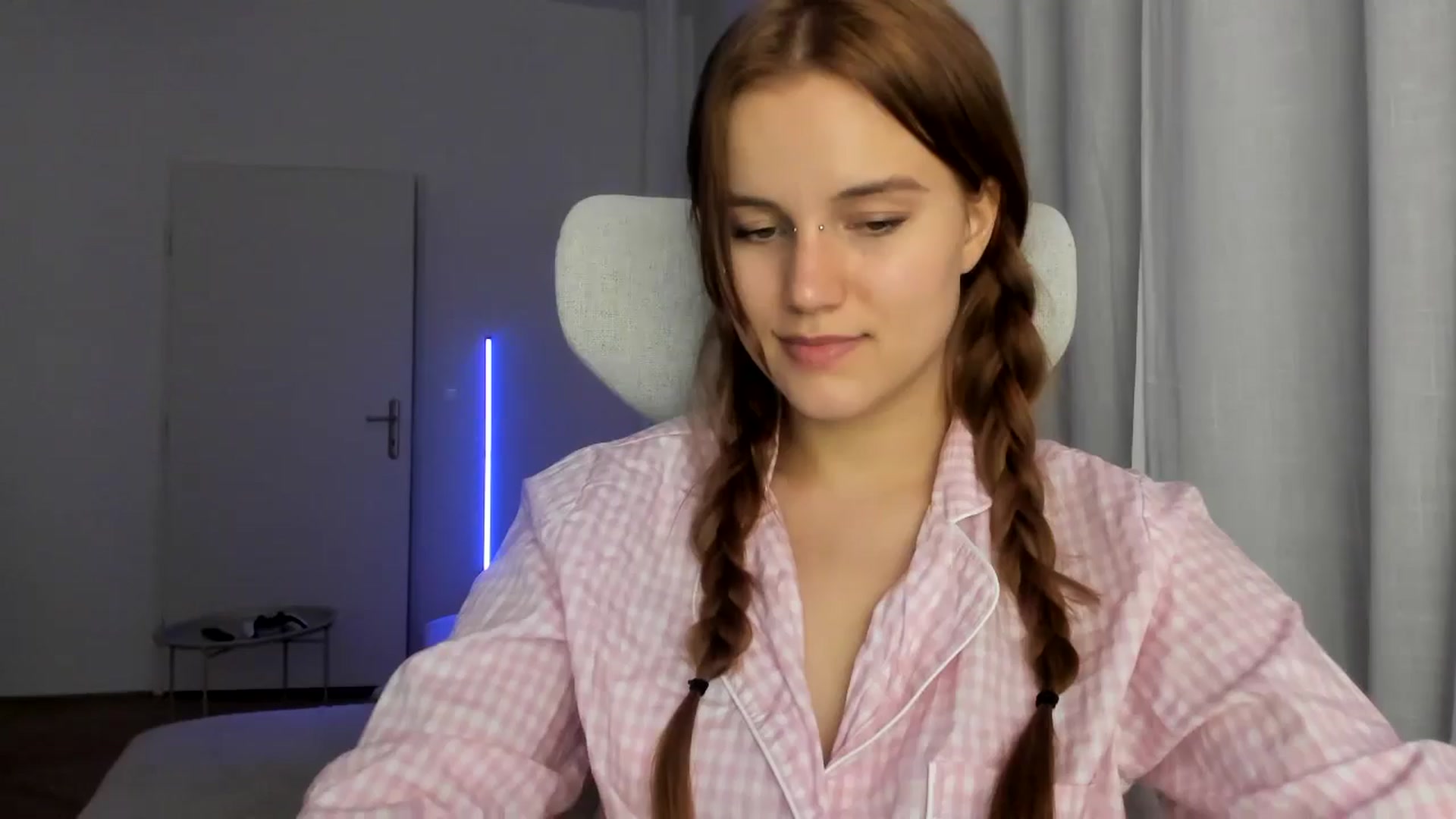 Gallery image thumbnail from Lia_lisia's myfreecams stream on, 02/04/2026, 21:43 image 12 of 20