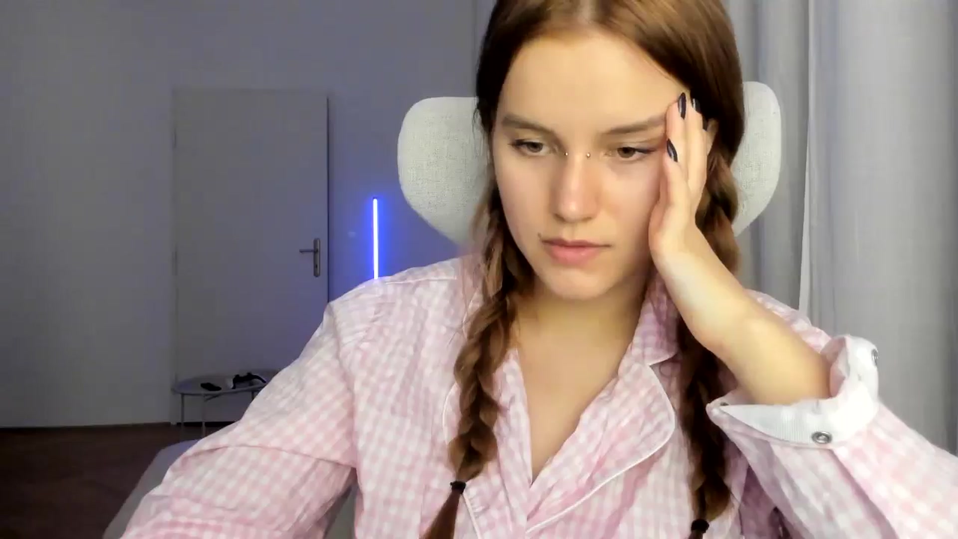 Gallery image thumbnail from Lia_lisia's myfreecams stream on, 02/04/2026, 21:43 image 9 of 20