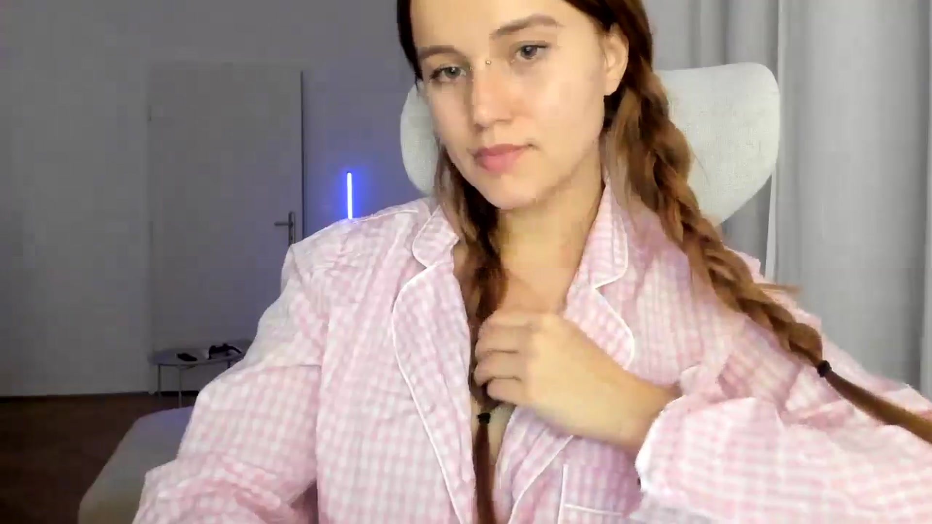 Gallery image thumbnail from Lia_lisia's myfreecams stream on, 02/04/2026, 21:43 image 15 of 20