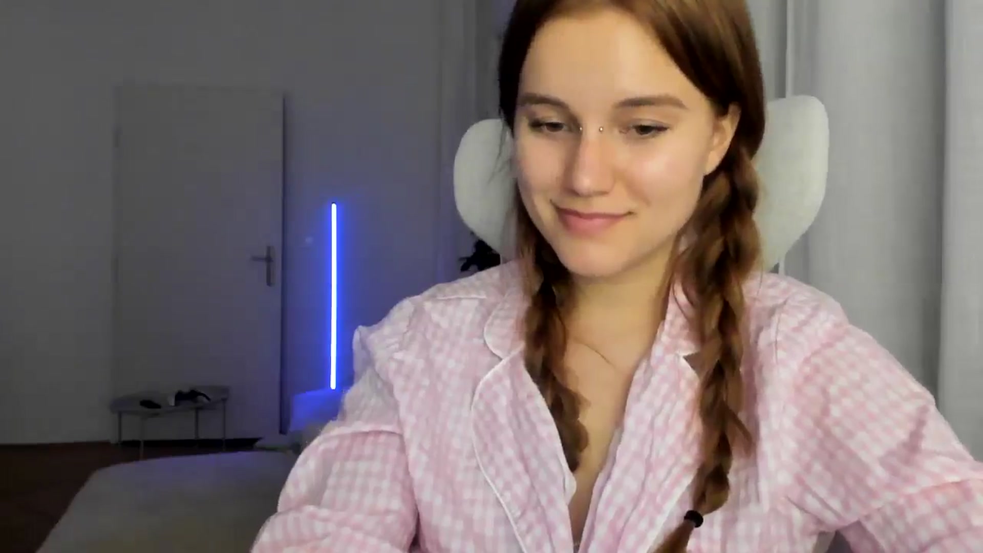 Gallery image thumbnail from Lia_lisia's myfreecams stream on, 02/04/2026, 22:39 image 4 of 20