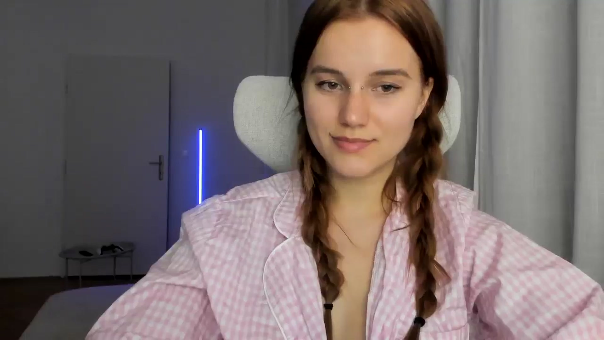 Gallery image thumbnail from Lia_lisia's myfreecams stream on, 02/04/2026, 22:39 image 6 of 20