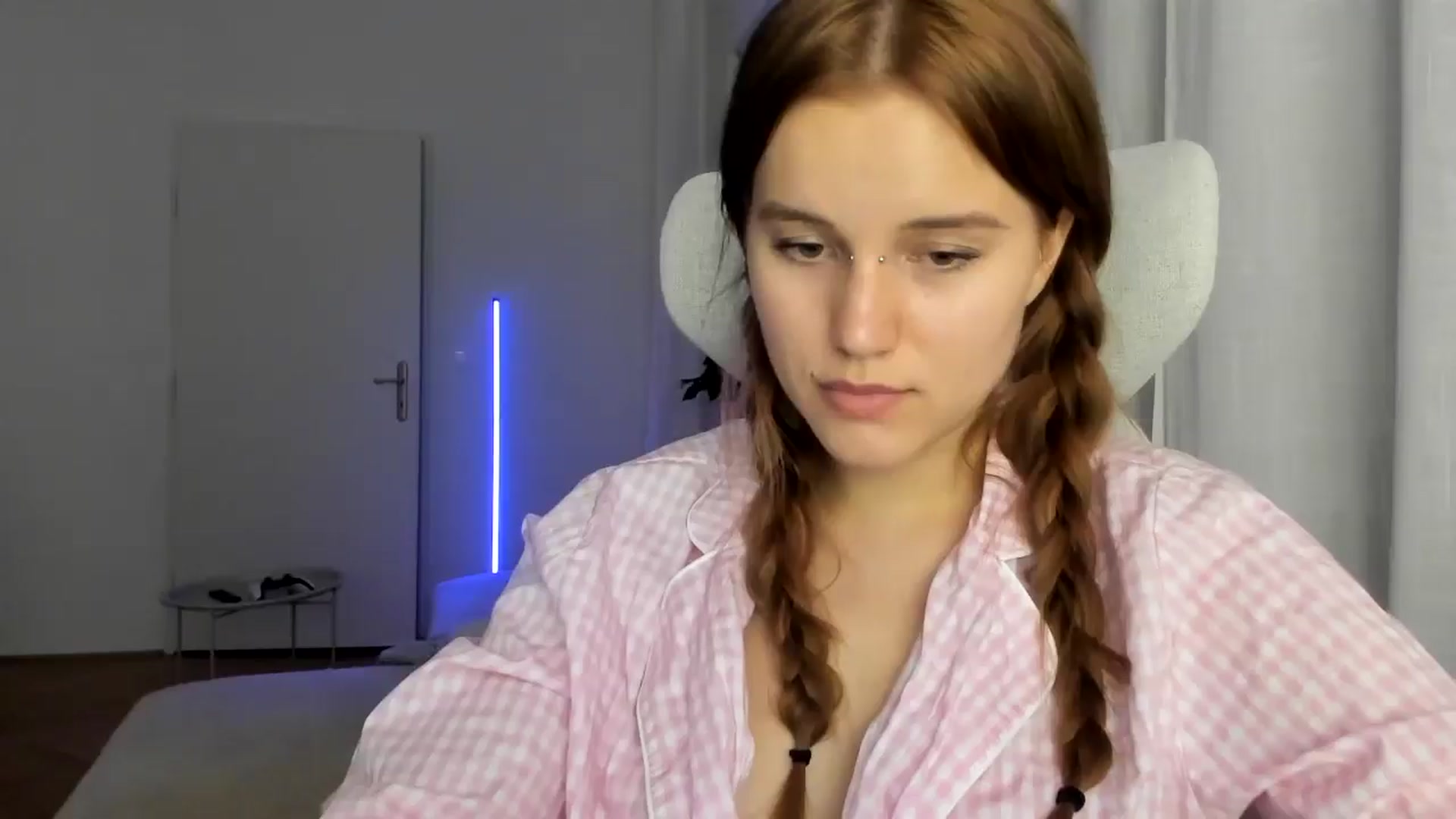 Gallery image thumbnail from Lia_lisia's myfreecams stream on, 02/04/2026, 22:39 image 2 of 20