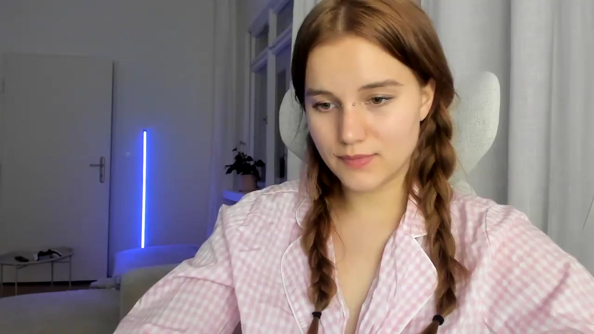 Gallery image thumbnail from Lia_lisia's myfreecams stream on, 02/04/2026, 22:39 image 18 of 20