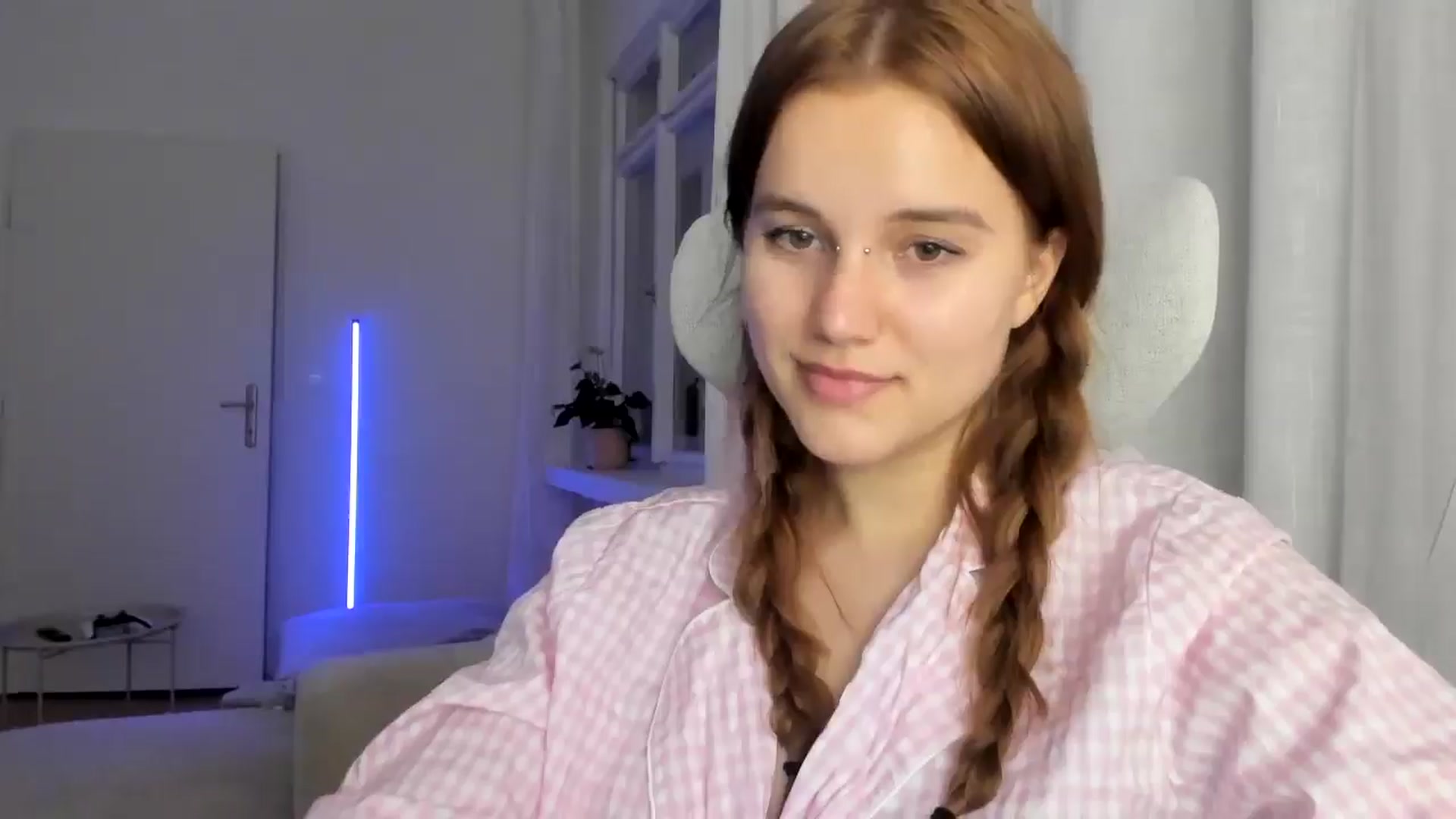 Gallery image thumbnail from Lia_lisia's myfreecams stream on, 02/04/2026, 22:39 image 13 of 20