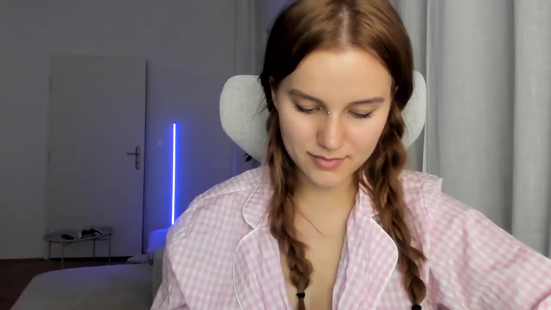 Gallery image thumbnail from Lia_lisia's myfreecams stream on, 02/04/2026, 22:39 image 12 of 20