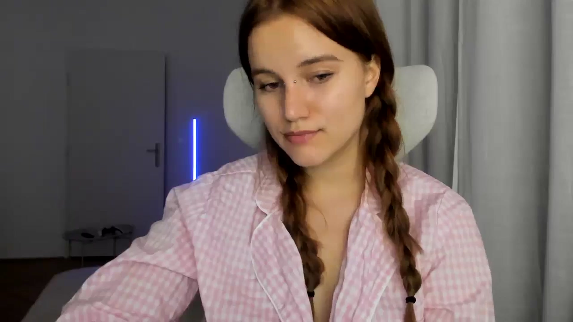 Gallery image thumbnail from Lia_lisia's myfreecams stream on, 02/04/2026, 22:39 image 3 of 20
