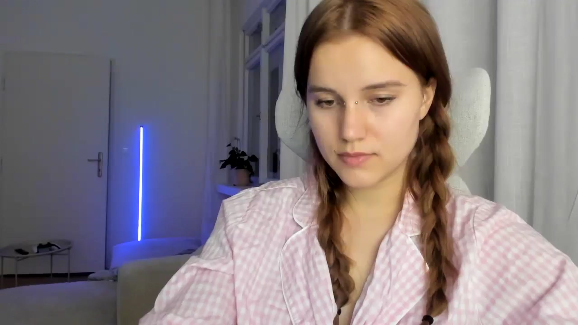 Gallery image thumbnail from Lia_lisia's myfreecams stream on, 02/04/2026, 22:39 image 17 of 20