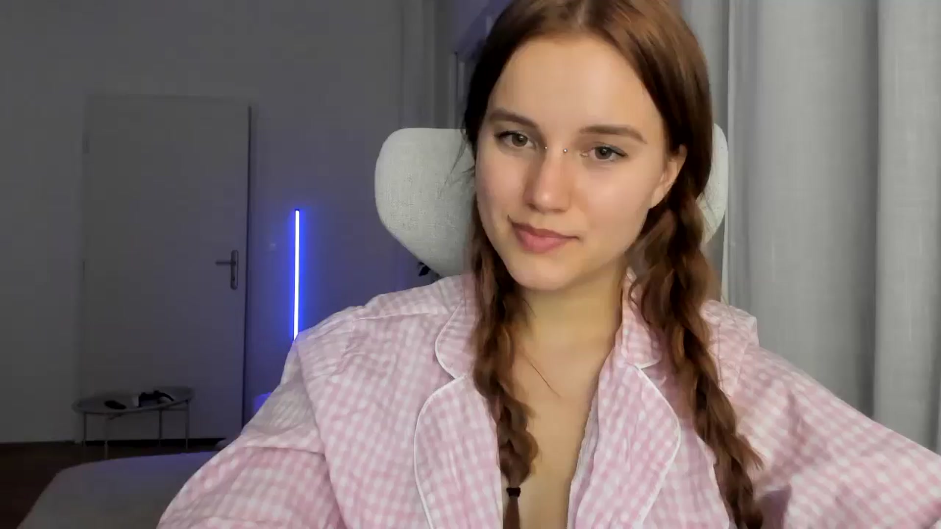 Gallery image thumbnail from Lia_lisia's myfreecams stream on, 02/04/2026, 22:39 image 8 of 20