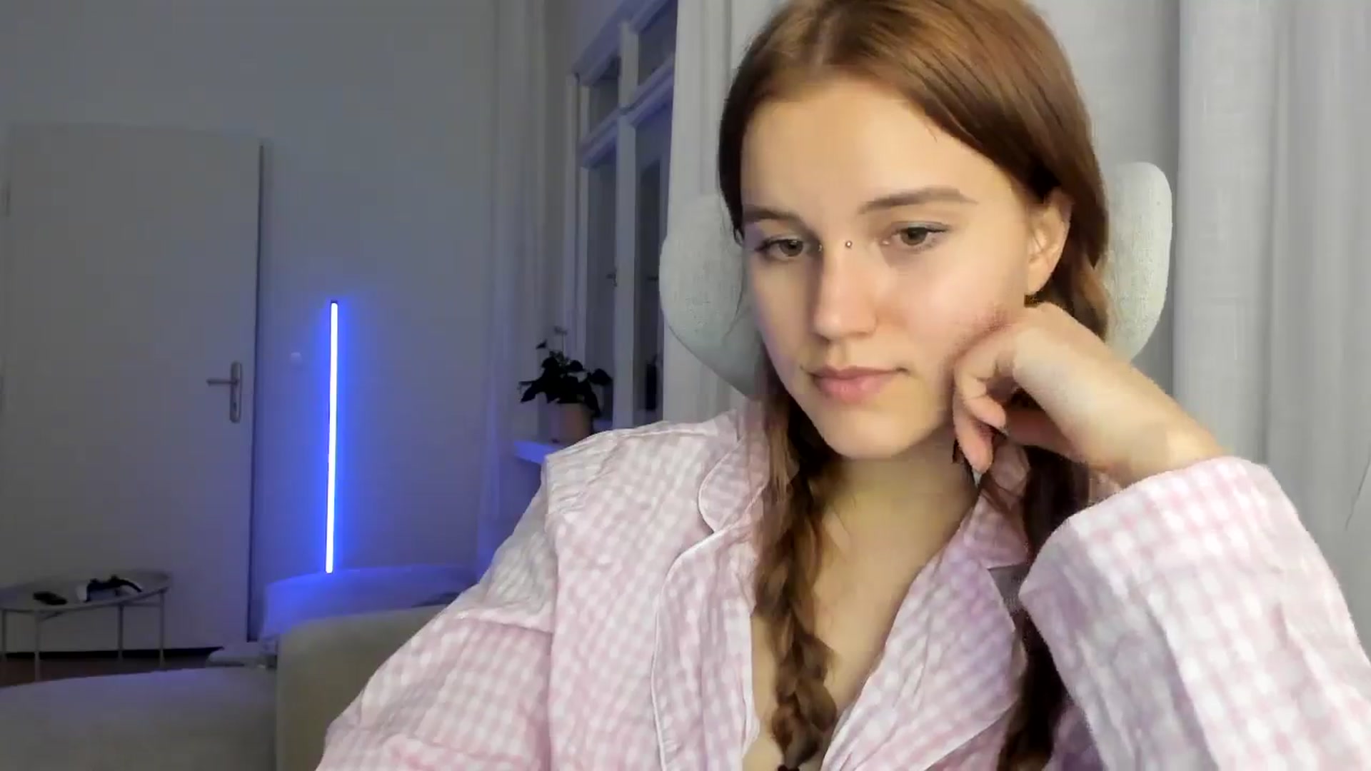 Gallery image thumbnail from Lia_lisia's myfreecams stream on, 02/04/2026, 22:39 image 16 of 20