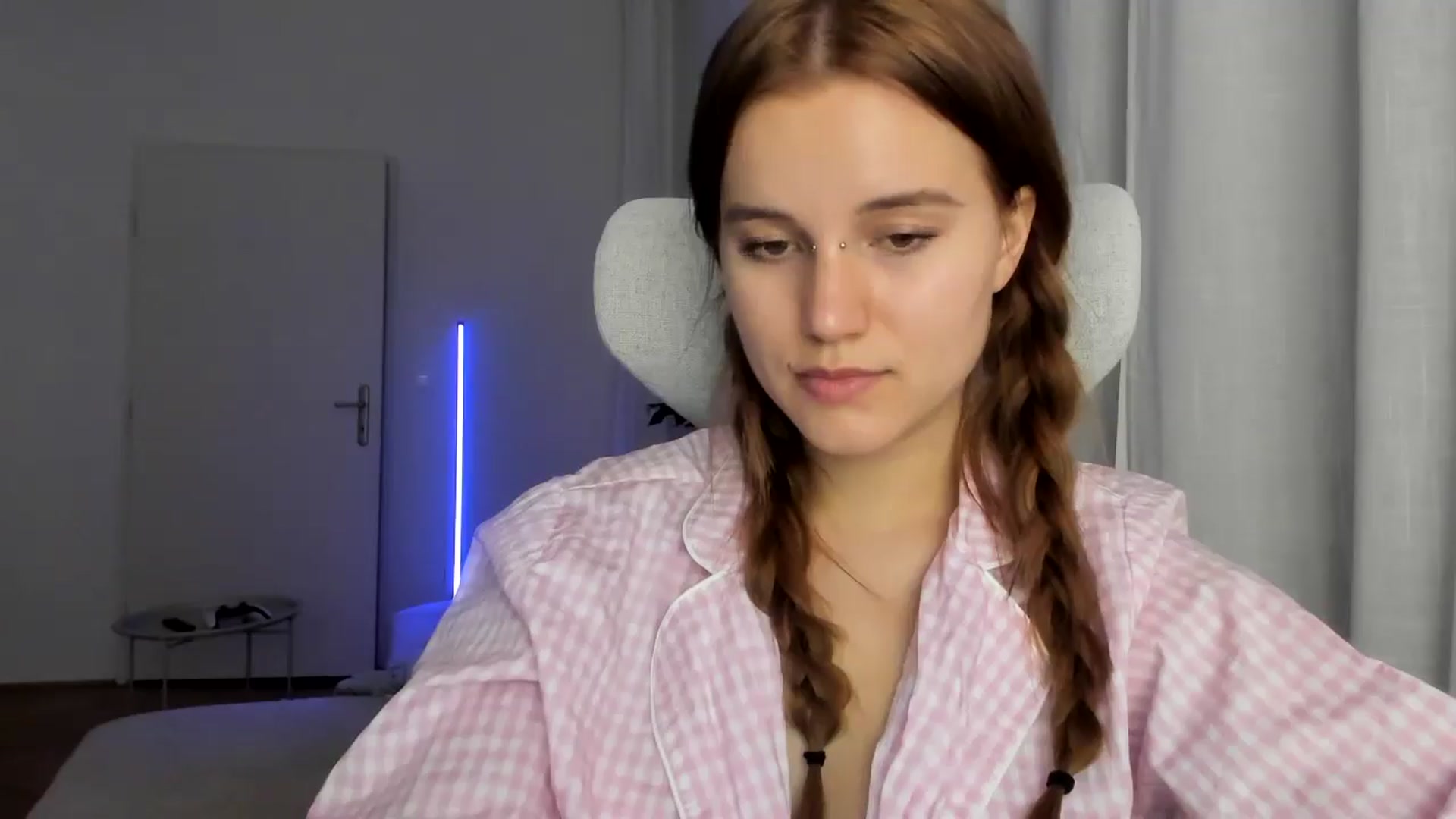 Gallery image thumbnail from Lia_lisia's myfreecams stream on, 02/04/2026, 22:39 image 11 of 20