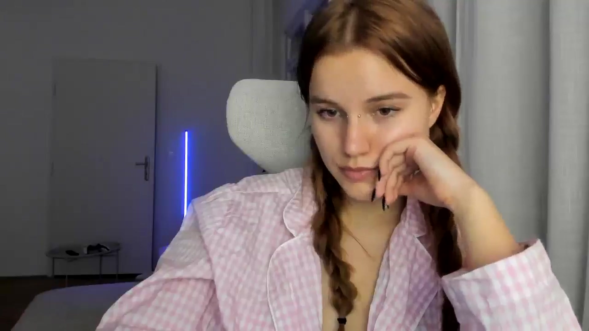 Gallery image thumbnail from Lia_lisia's myfreecams stream on, 02/04/2026, 22:39 image 10 of 20