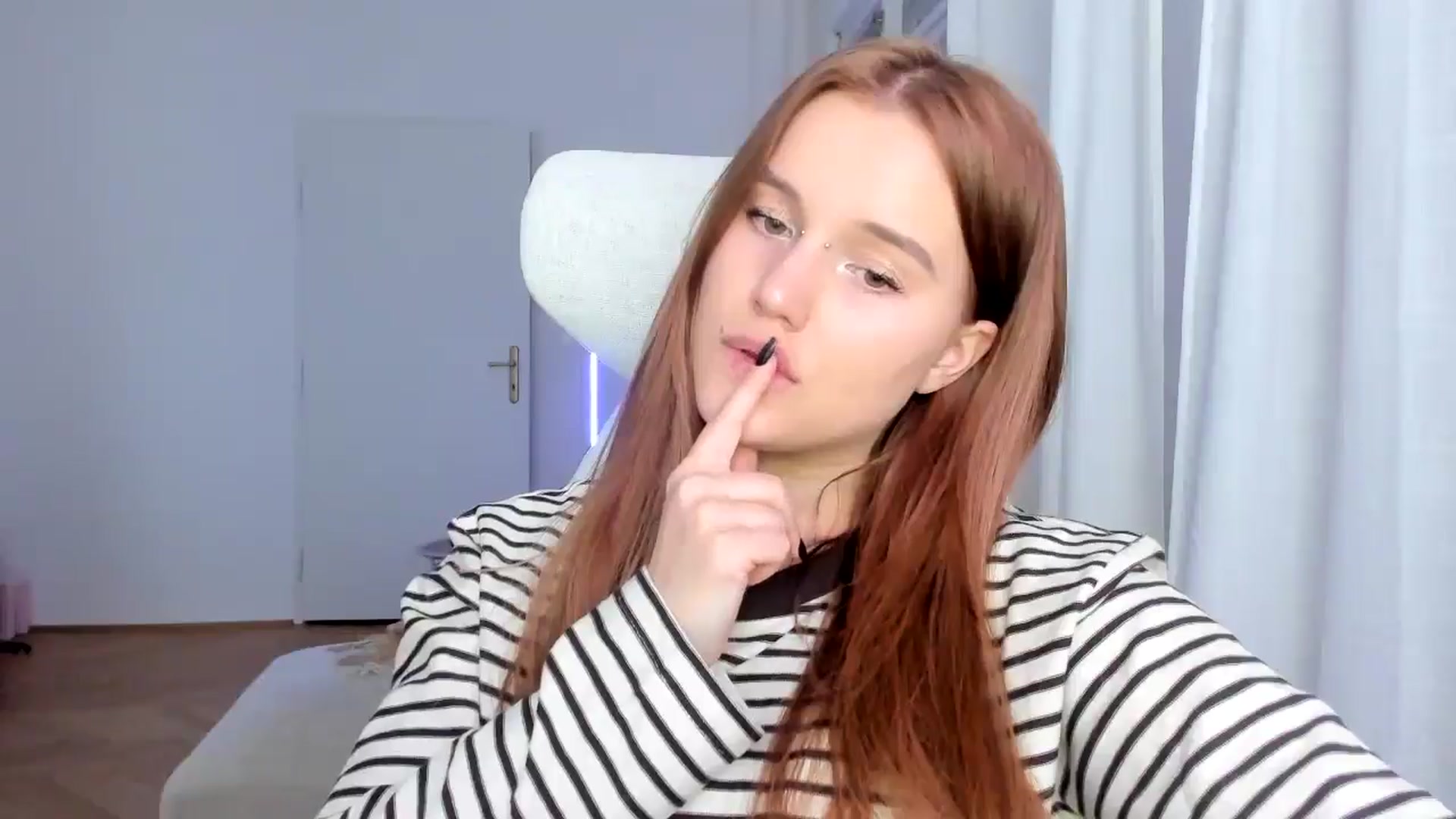 Gallery image thumbnail from Lia_lisia's myfreecams stream on, 02/09/2026, 22:38 image 9 of 20